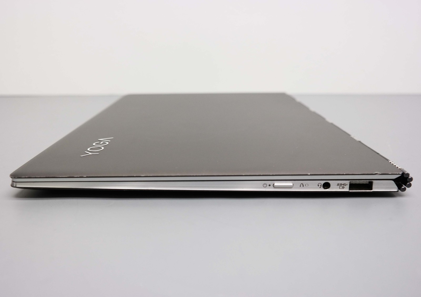 Lenovo Yoga 910-13IKB 14″ Core i7-7500U 8GB 256GB SSD