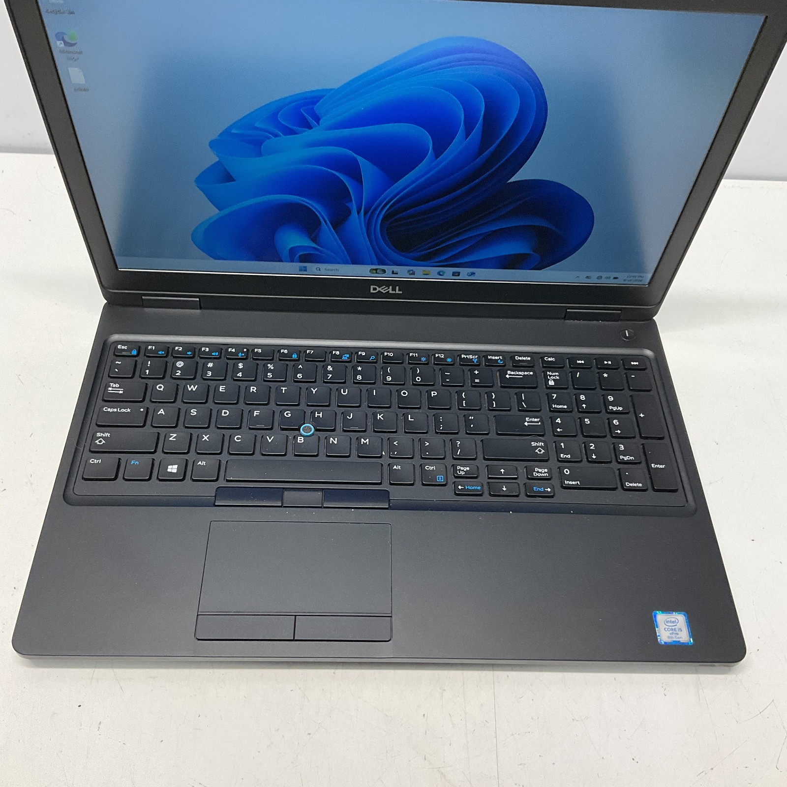 Dell Latitude 5590 15.6 Laptop i5-8250U 1.60GHz 8GB 256GB SSD Windows 11 Pro