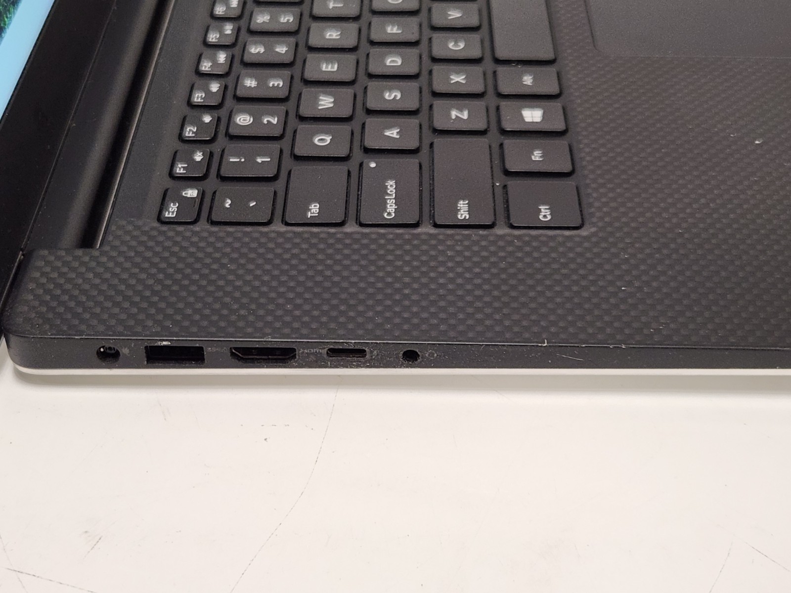 Dell Precision 5530 15.6″ FHD i7-8850H 2.6Ghz 16GB RAM 256GB SSD W11P P1000 + AC