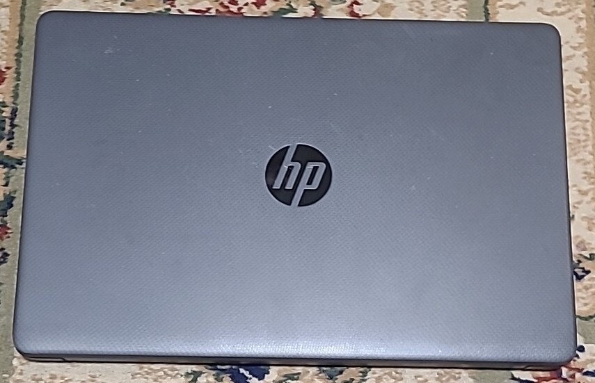 HP 255 G8 Laptop 15.6″ 8GB Ram 256GB SSD AMD 3020e W11H Screen Defect