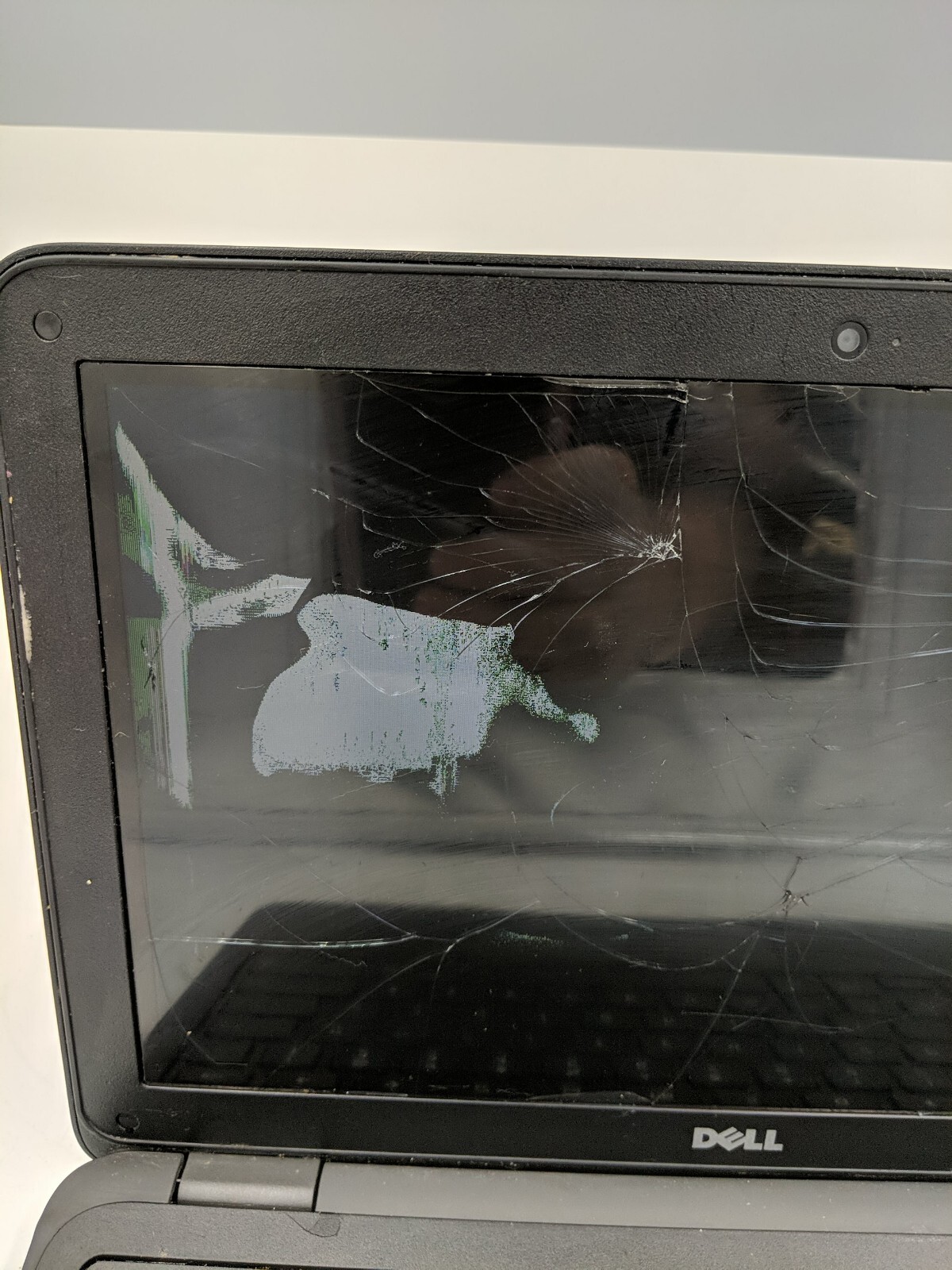 Dell 3180 Chromebook 11 Model P26T Intel CeL Dual Core 16GB SSD *CRACKED SCREEN*