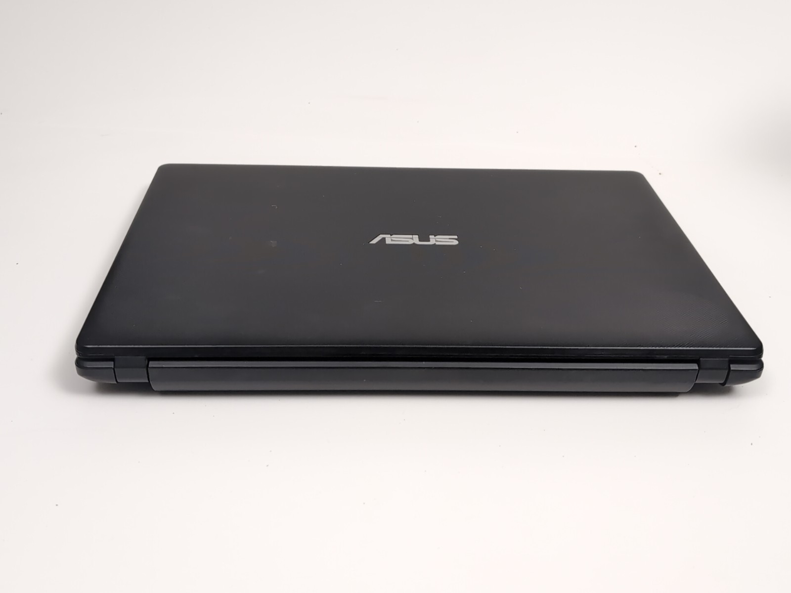 ASUS X551M 15.6 Intel Celeron N2840 @ 2.16GHz 500Gb 4 GB RAM No Power Adapter