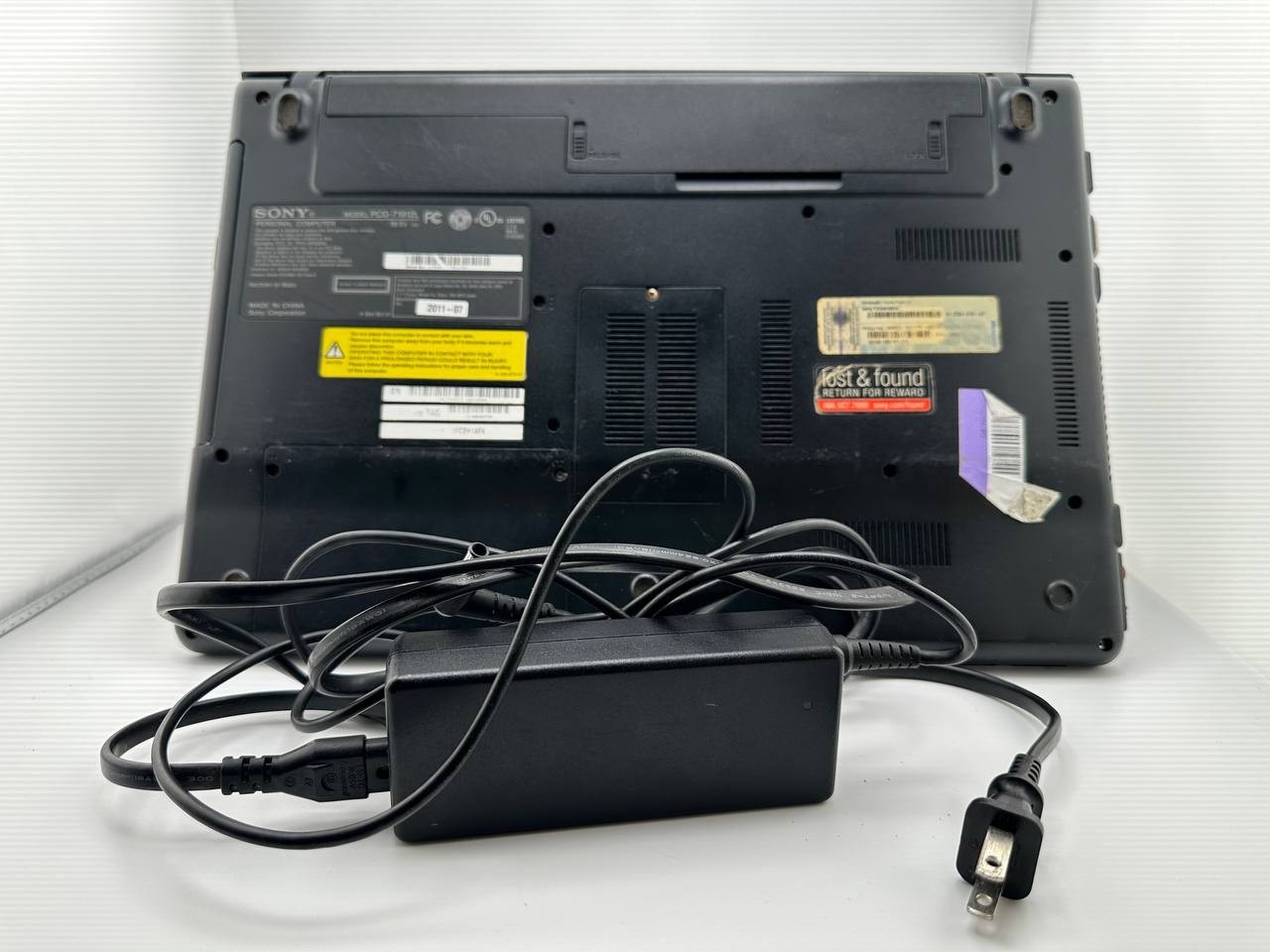 Sony VAIO PCG-71912L 15.5″ Laptop w/ Charger – For Parts 035-2