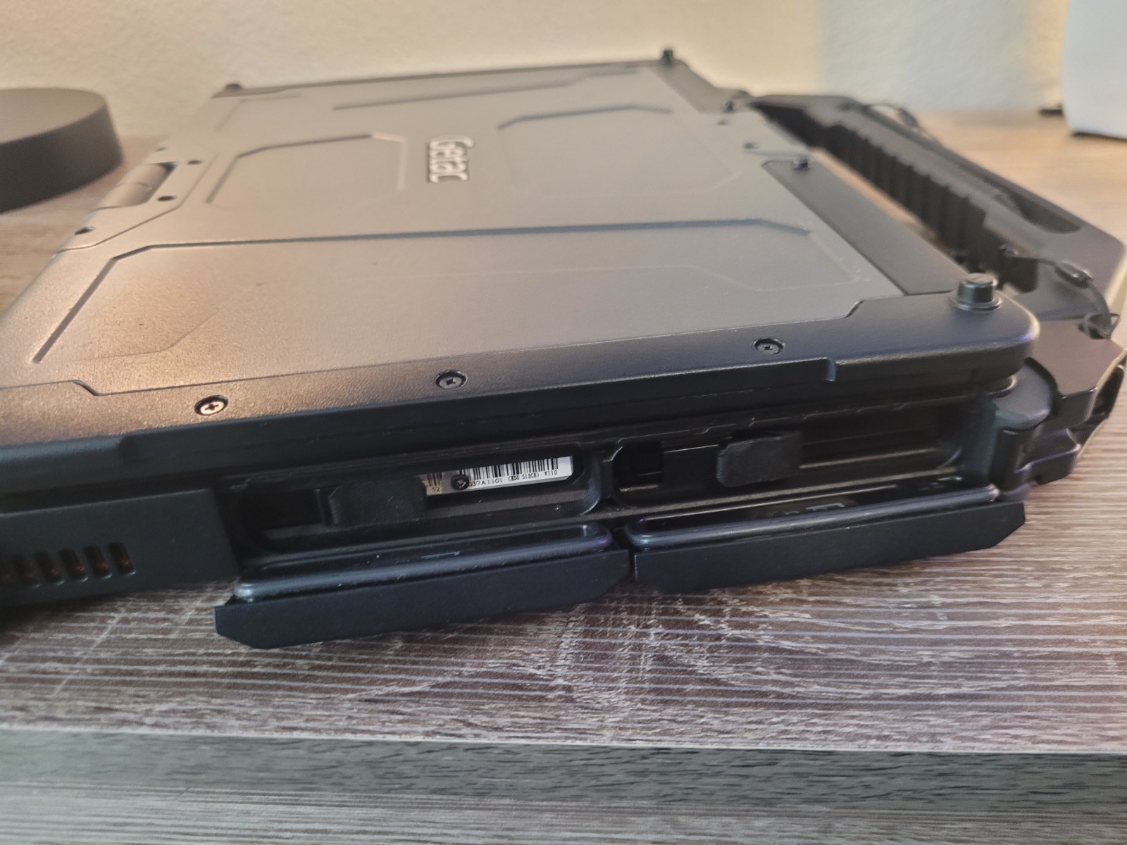 Getac V110G4 Tough 2-in-1 w/ 4 Batteries, 2 Caddies a 256GB & 128, Charger Linux