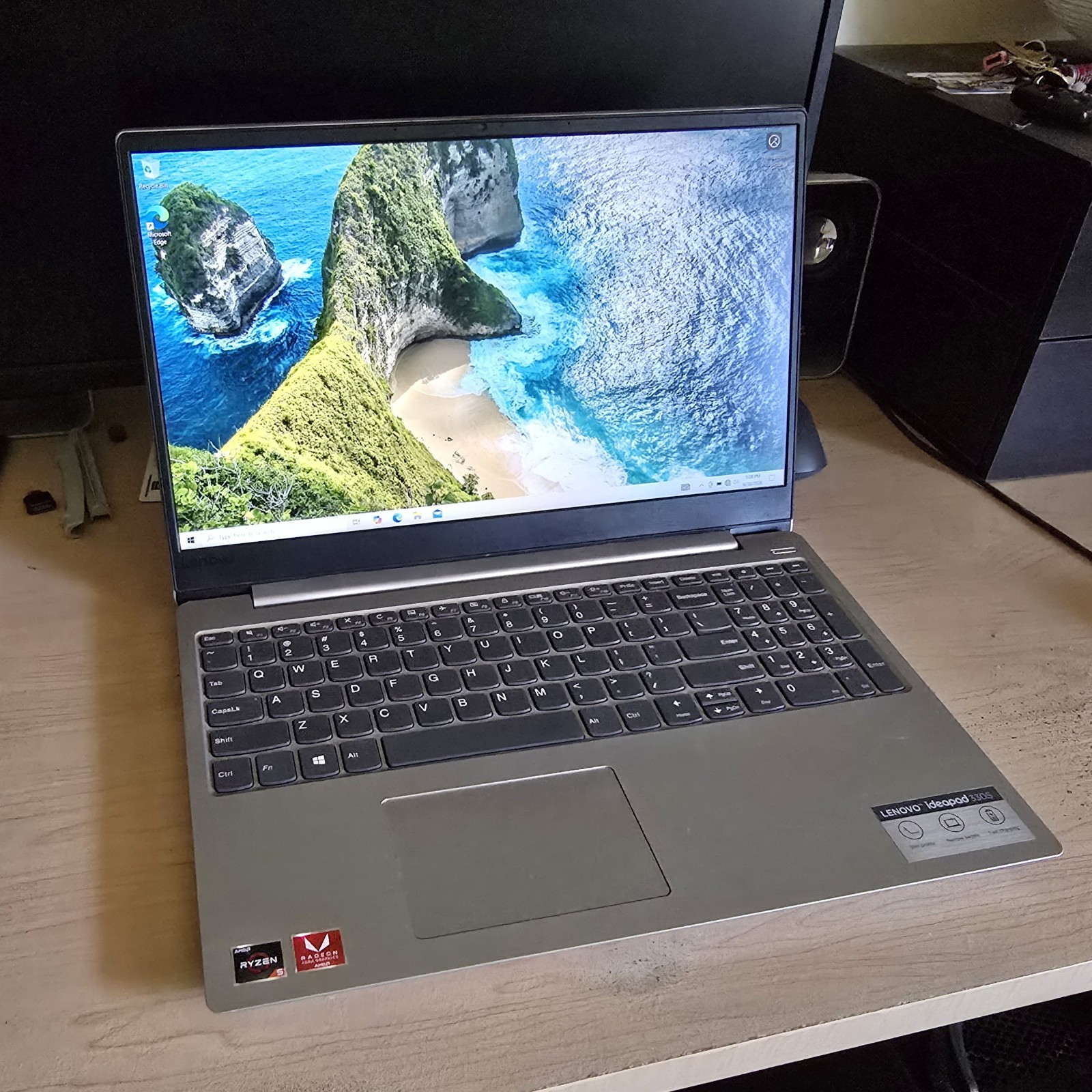 Lenovo Ideapad 15.6″ AMD Ryzen 5 2500U 12GB RAM 500GB SSD **Bad keyboard**