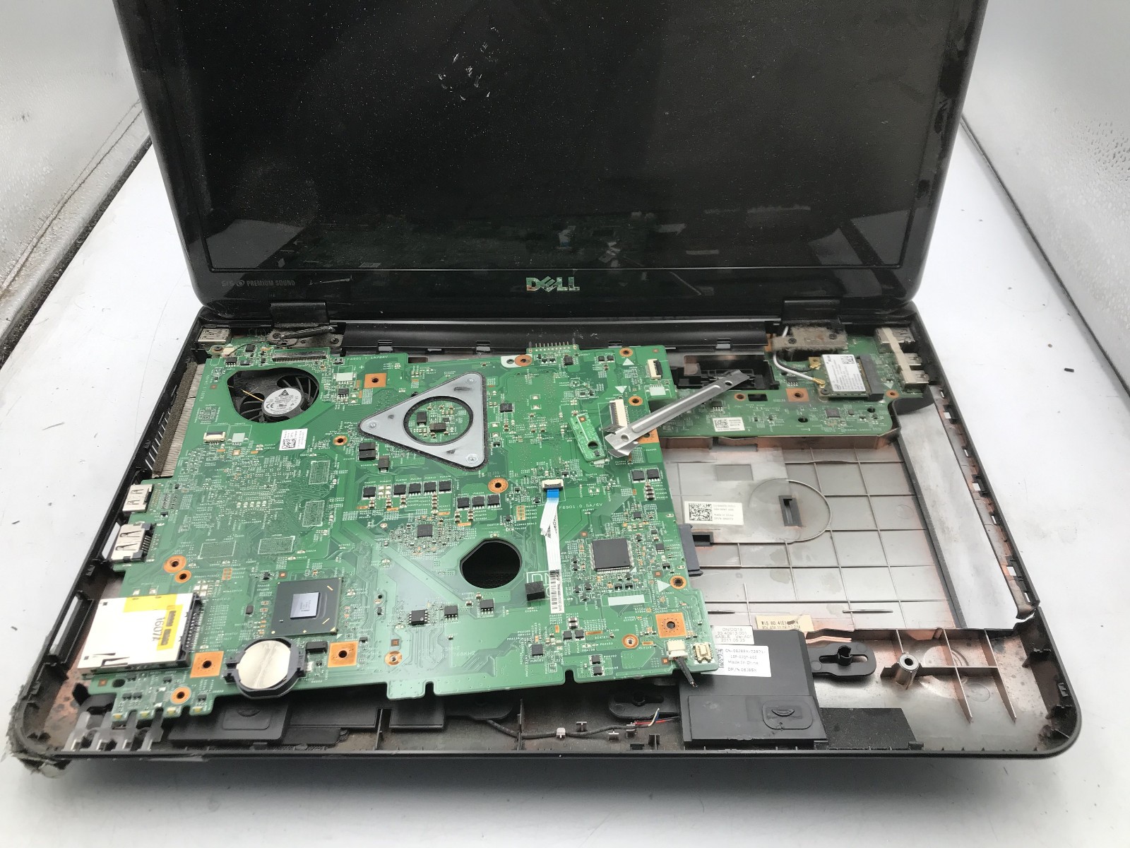DELL INSPIRON N5110 – FOR PARTS/NO POWER – INTEL I5 2ND GEN – NO RAM – READ -BB