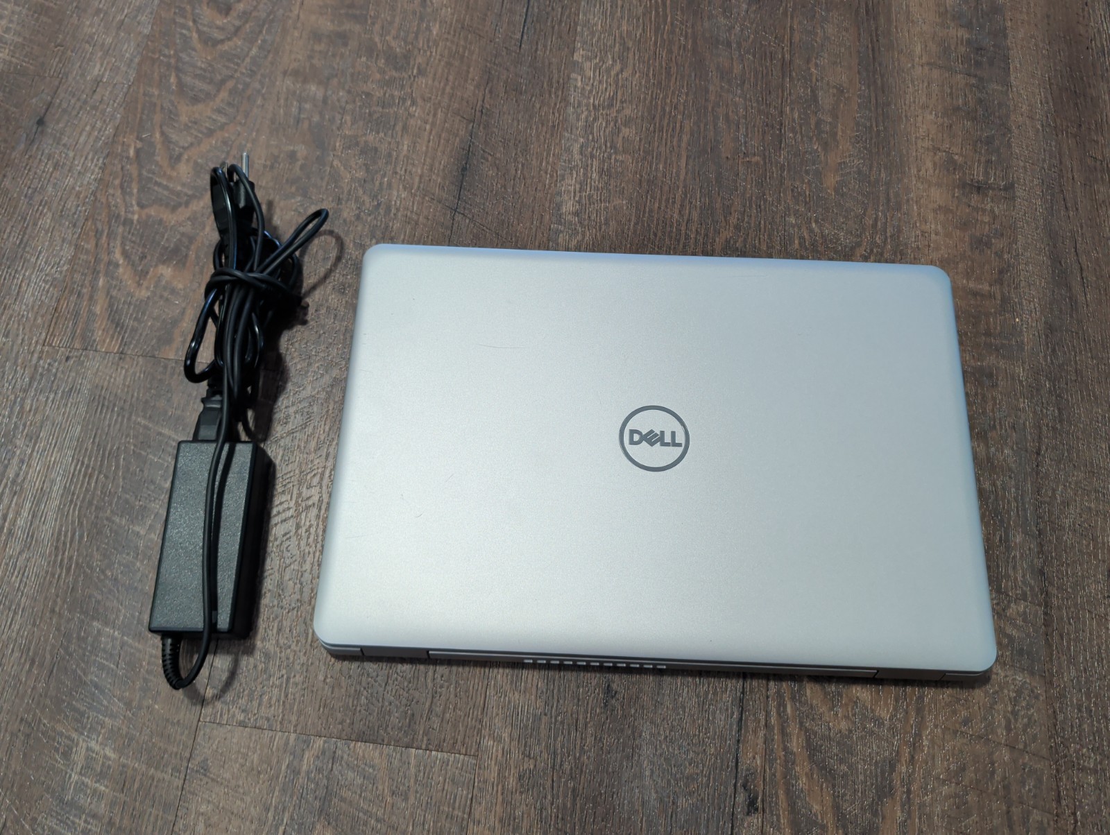 Dell Inspiron 5584 15.6″ FHD i5-8265U 12GB RAM 128GB SSD Win11