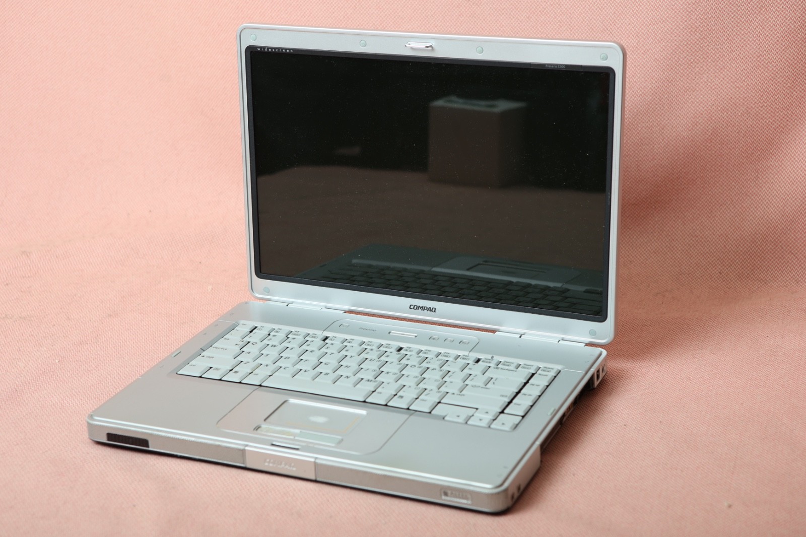 Compaq Presario C300 Laptop for Parts or Repair