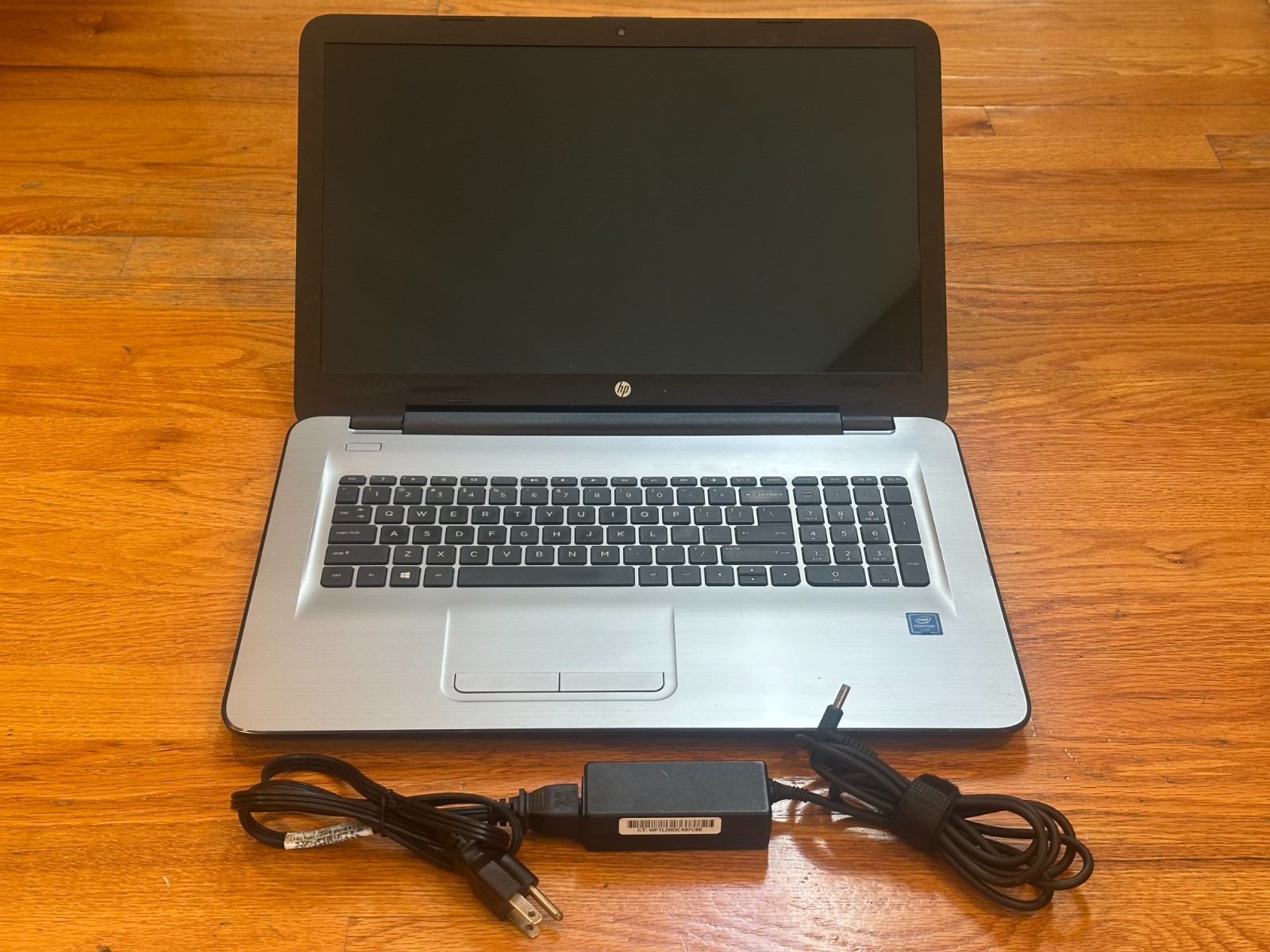 2016 HP Laptop Model 17-x027cy WITH Original Charger & Brand New Battery