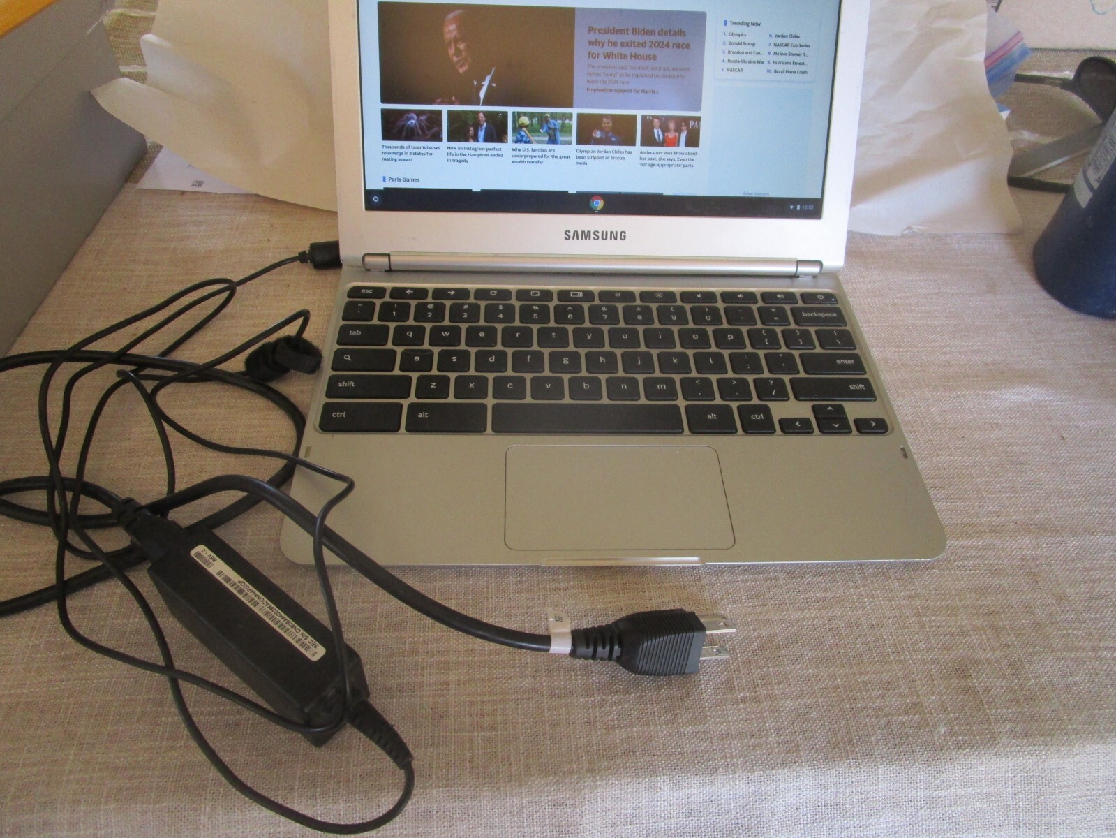 Samsung Laptop Chromebook XE303C12-A01US Dual-Core 1.7GHz 2GB 16GB w/charger