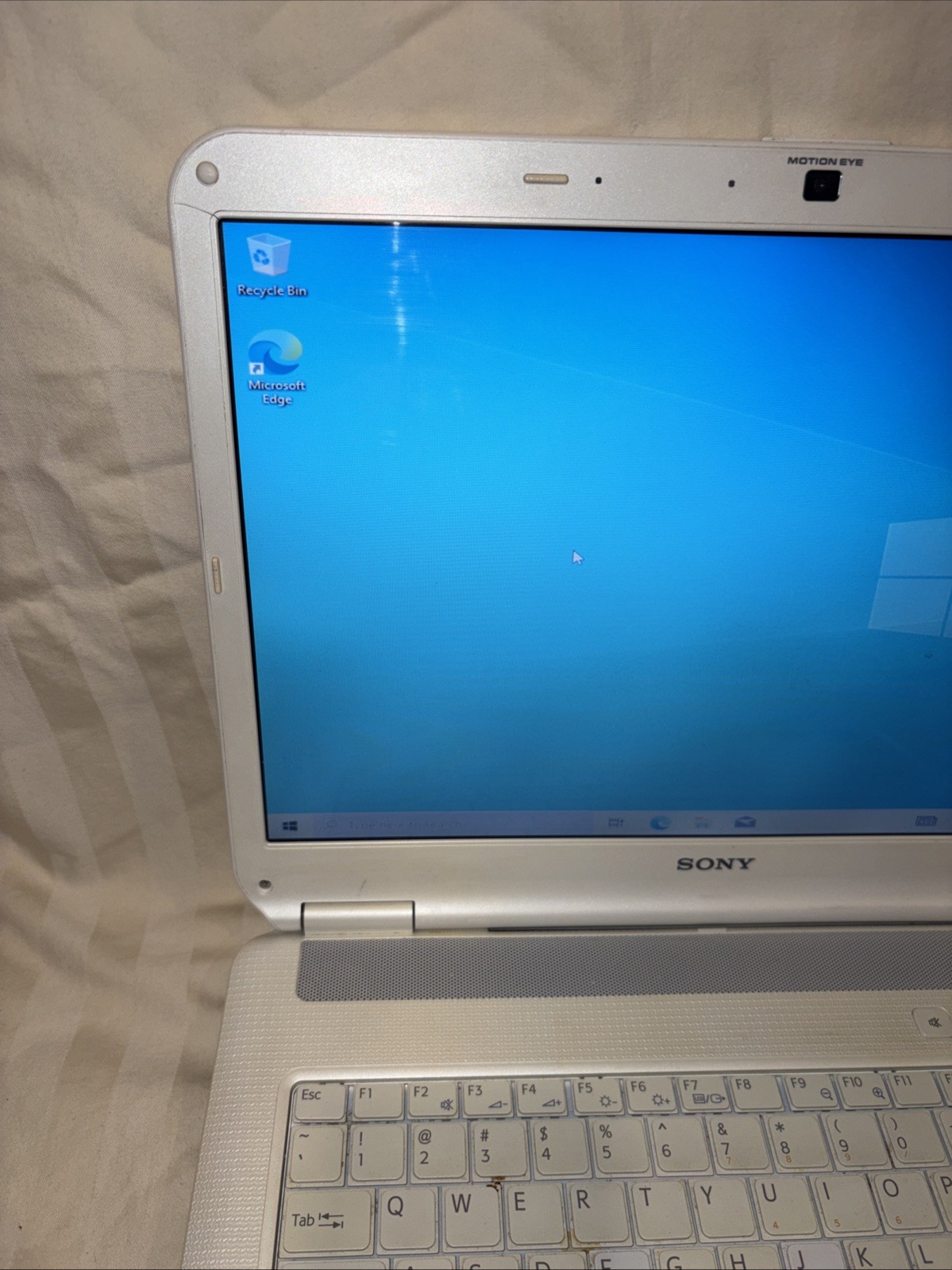 Sony Vaio VGN-NS140E 15.4″ Notebook – C2D 2.0 GHz, 3 GB, 250 GB, Win 10 Home