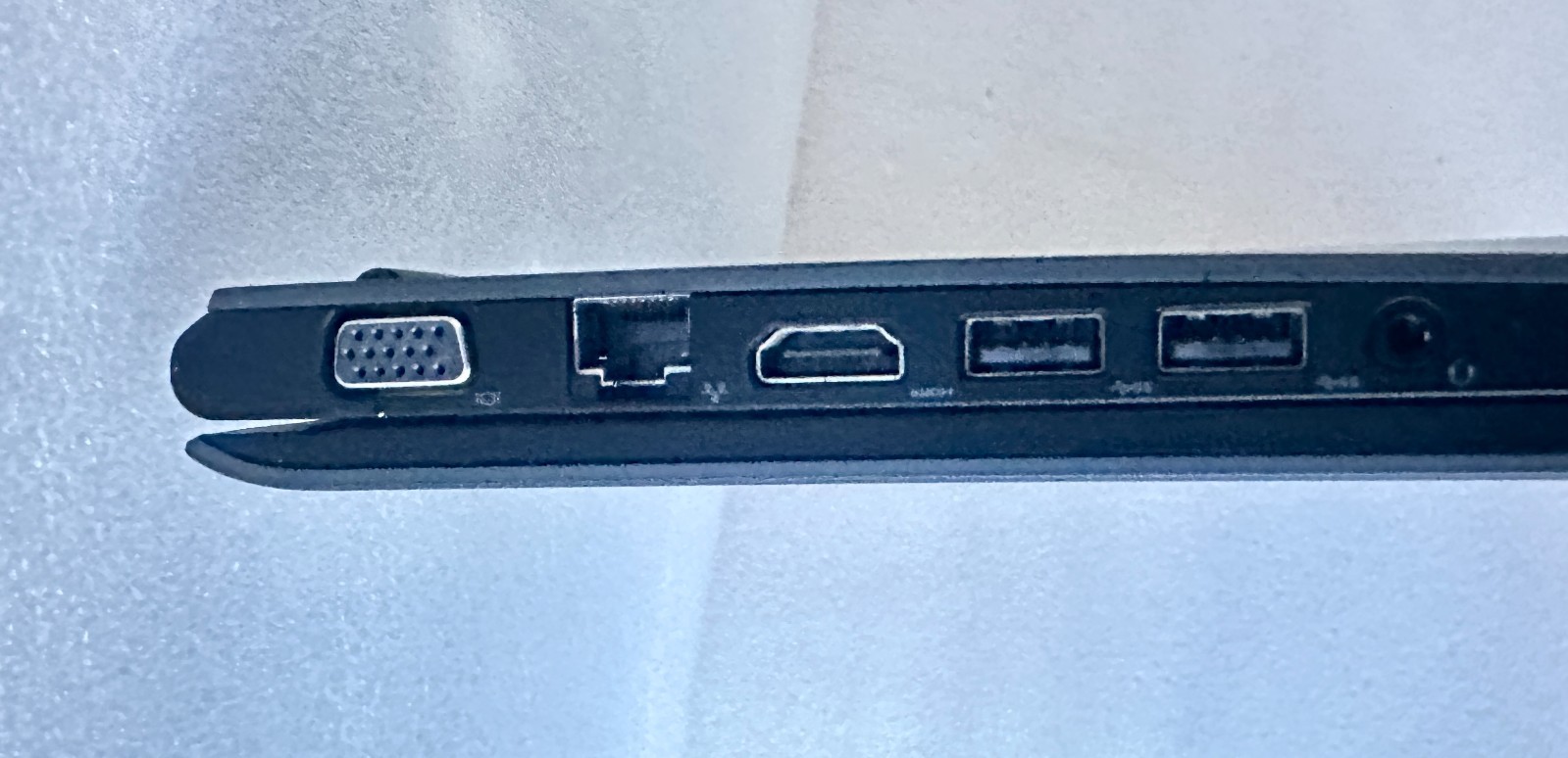 Dell Latitude 3550 15,6″ i3-5200U CPU @ 2,20 GHz 4 Go de RAM 500 Go HDD