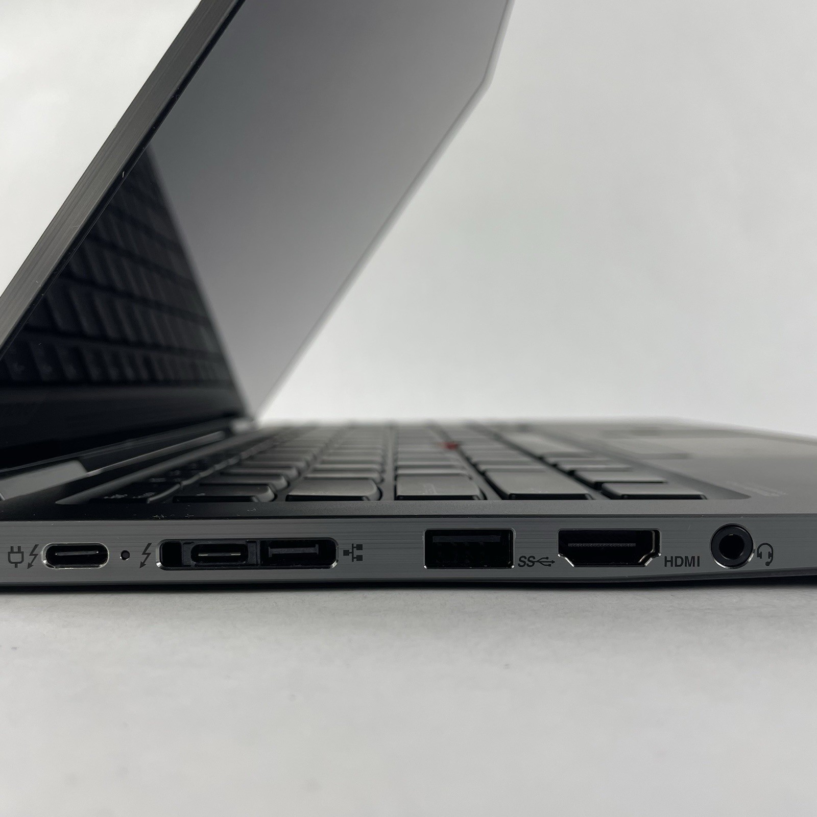 Lenovo ThinkPad X1 Yoga Gen5 14″ i5-10310U 1.70 GHz 8 GB RAM No SSD/OS/AC