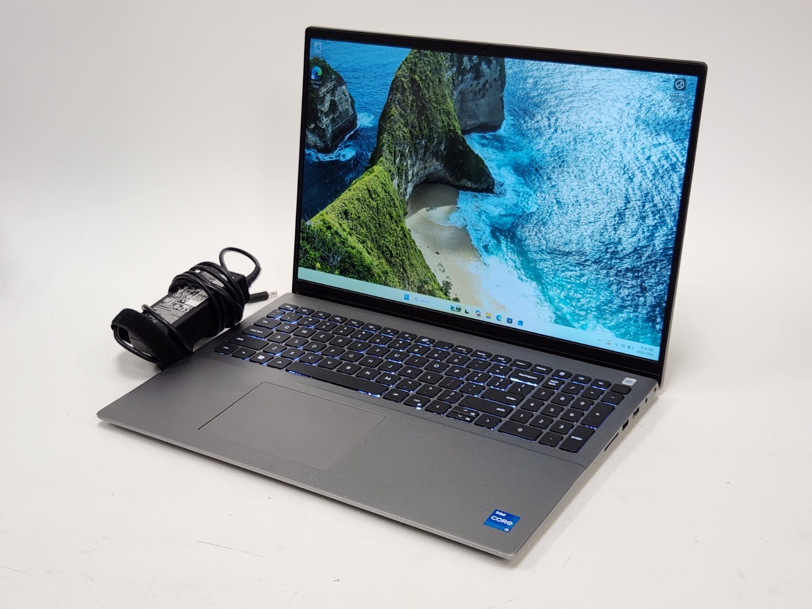 Dell Vostro 5620 Laptop Intel Core i5-1240P 1.7GHz 8GB RAM 512GB SSD W11P + AC