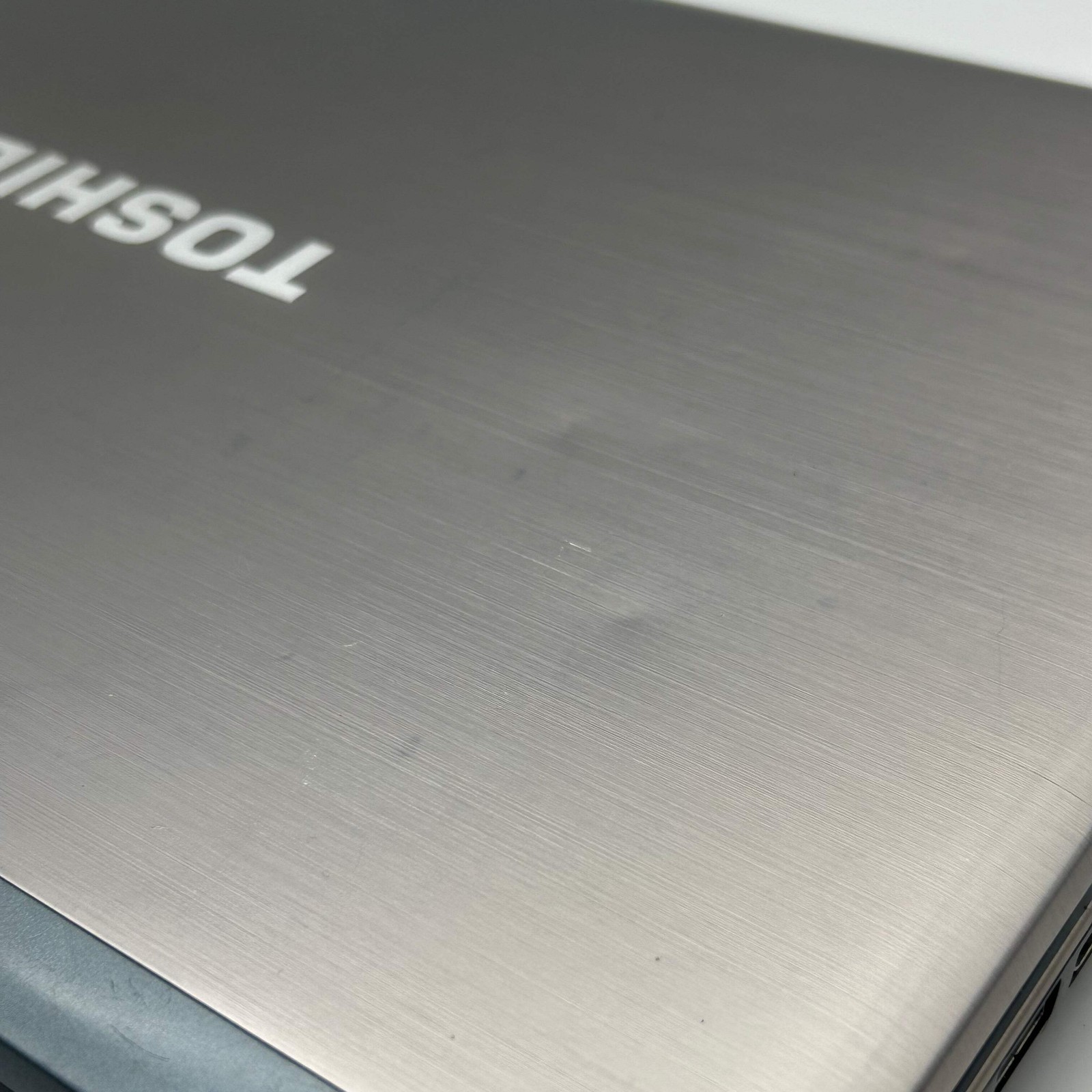 Toshiba Satellite S850 Core i7 2.4GHz,6GB RAM,512GB 15.6″ Gray Laptop