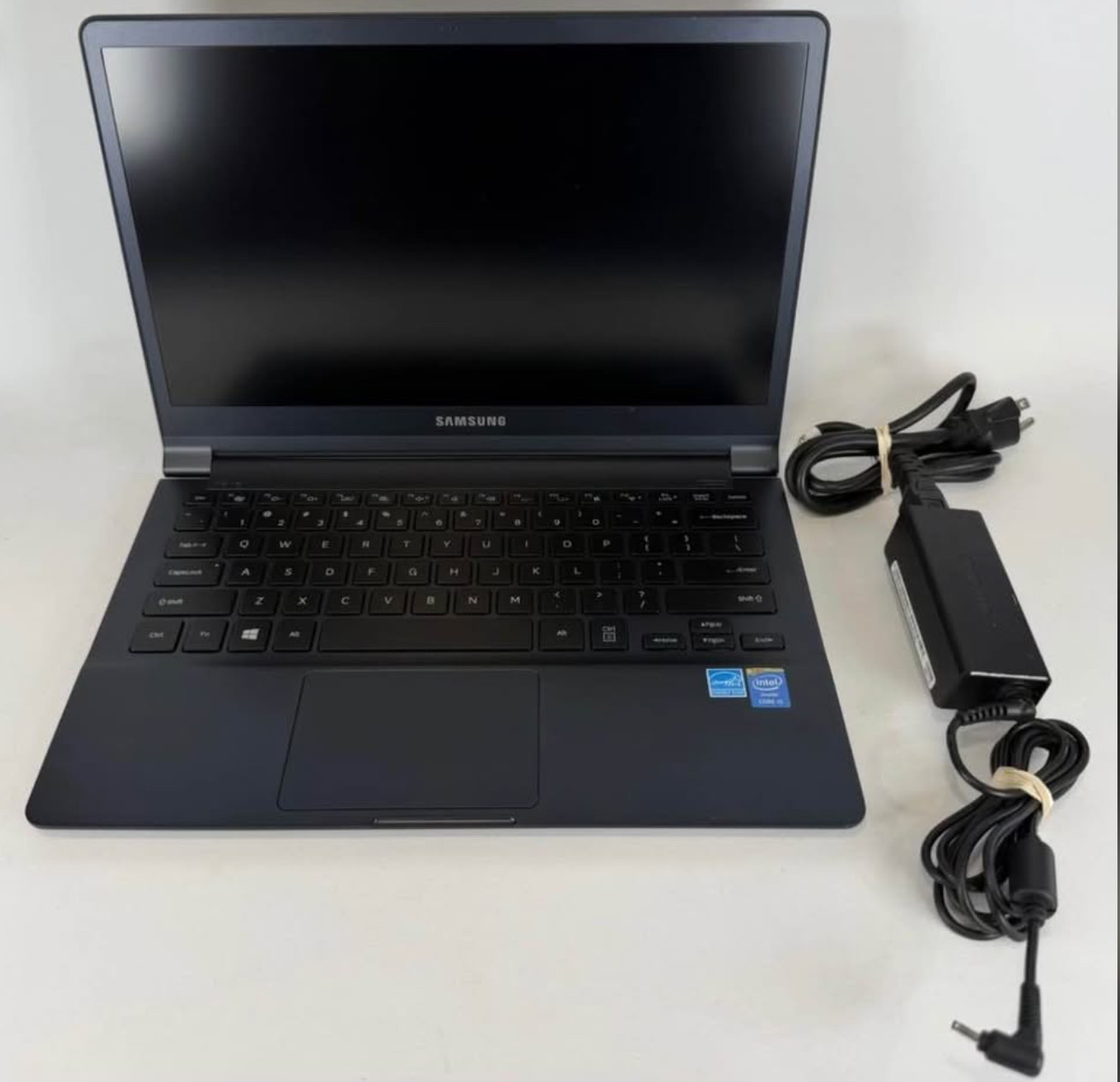Samsung Laptop 900X (NP900X3G) – 128GB/8GB with Charger – TESTED & WORKING