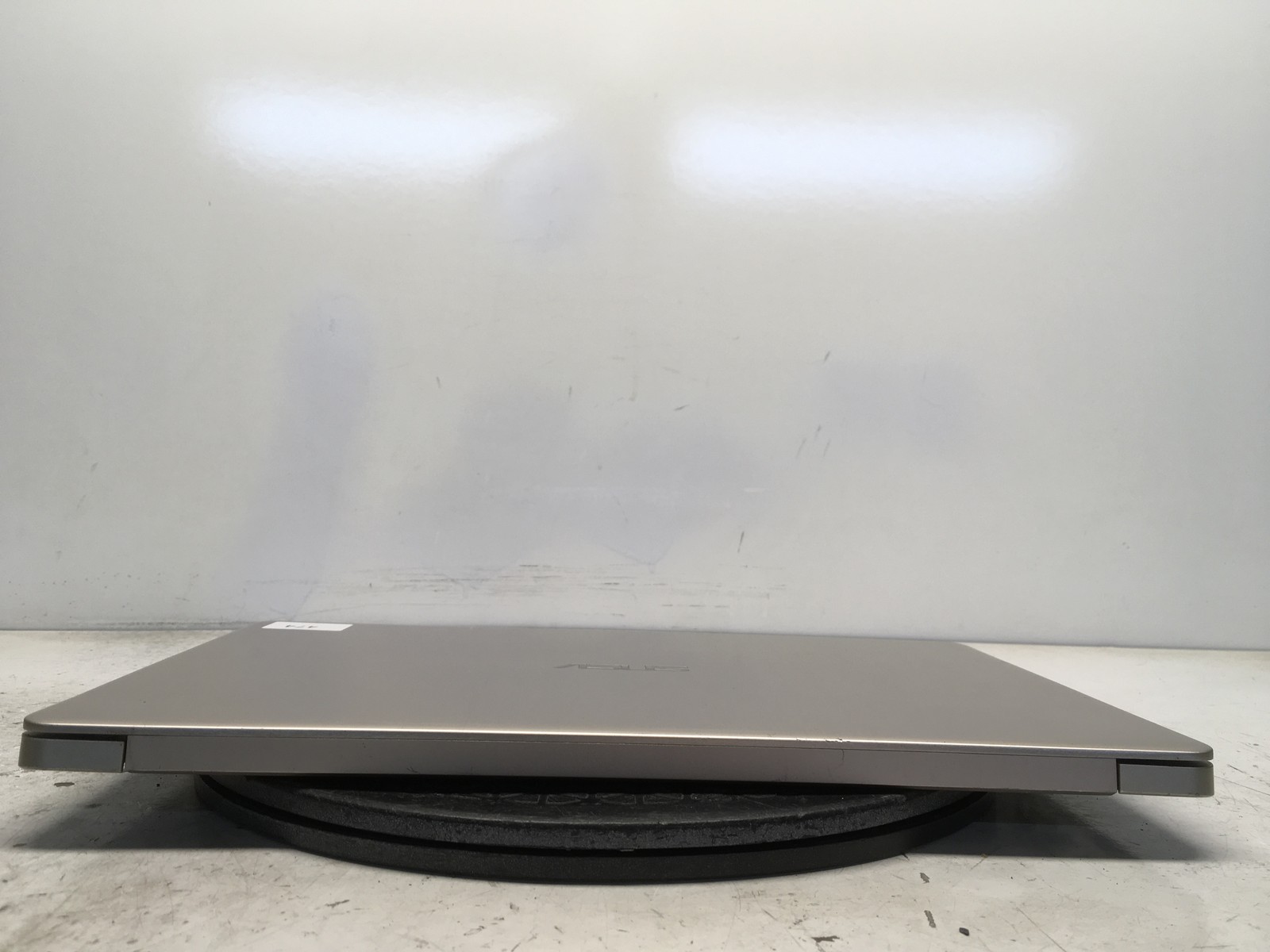 Asus Vivobook Laptop Intel i3 7th gen No RAM NO HDD No Batt