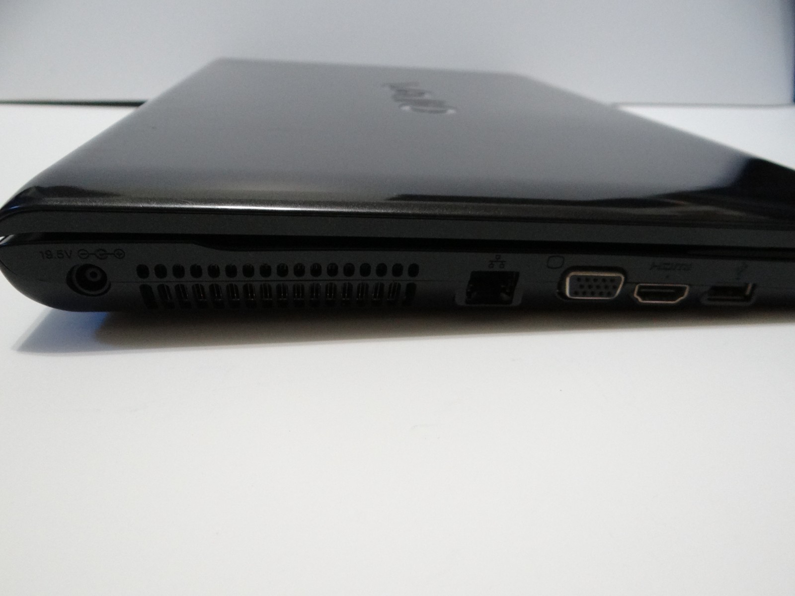 Sony VAIO VPCEE31FX 15.5″ Laptop – AMD Athlon II – 4GB DDR3 RAM – NO HDD/SSD