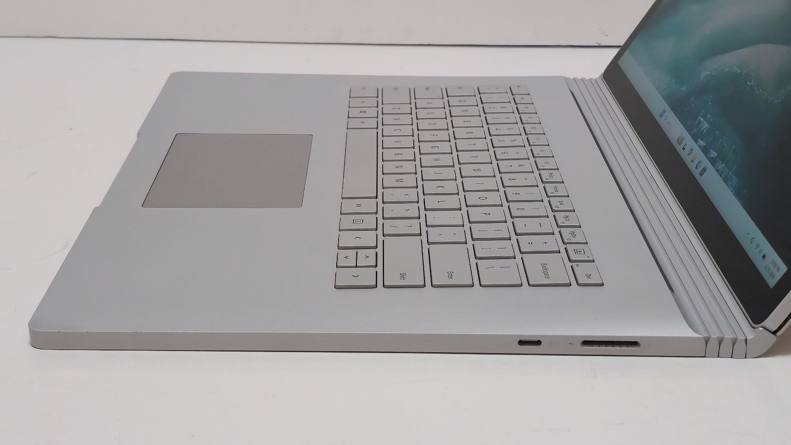 Surface Book 3 15″ (1899) i7-1065G7 32GB RAM 1TB SSD GTX 1660 GPU 6GB GDDR6