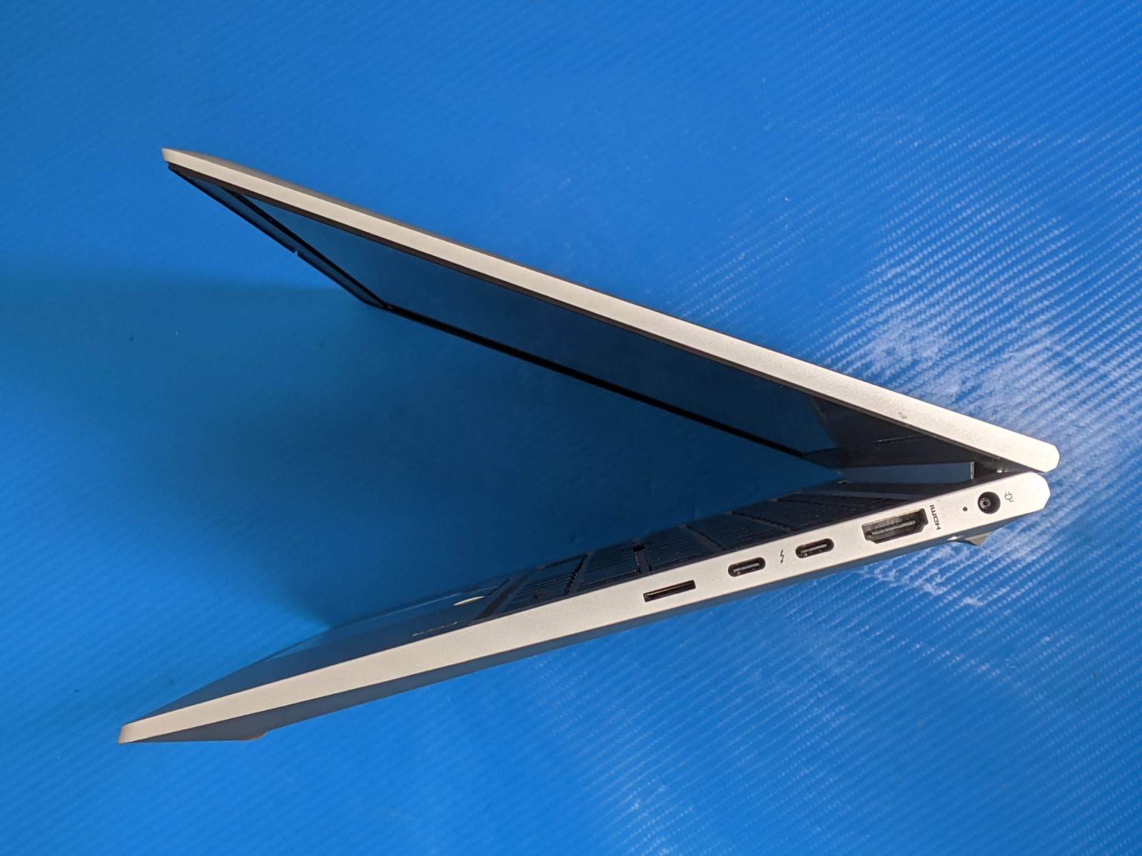 HP EliteBook 840 G8 14″ FHD Wolf Security vPRO i7-1185G7 3GHz 8GB 256GB SSD W11P
