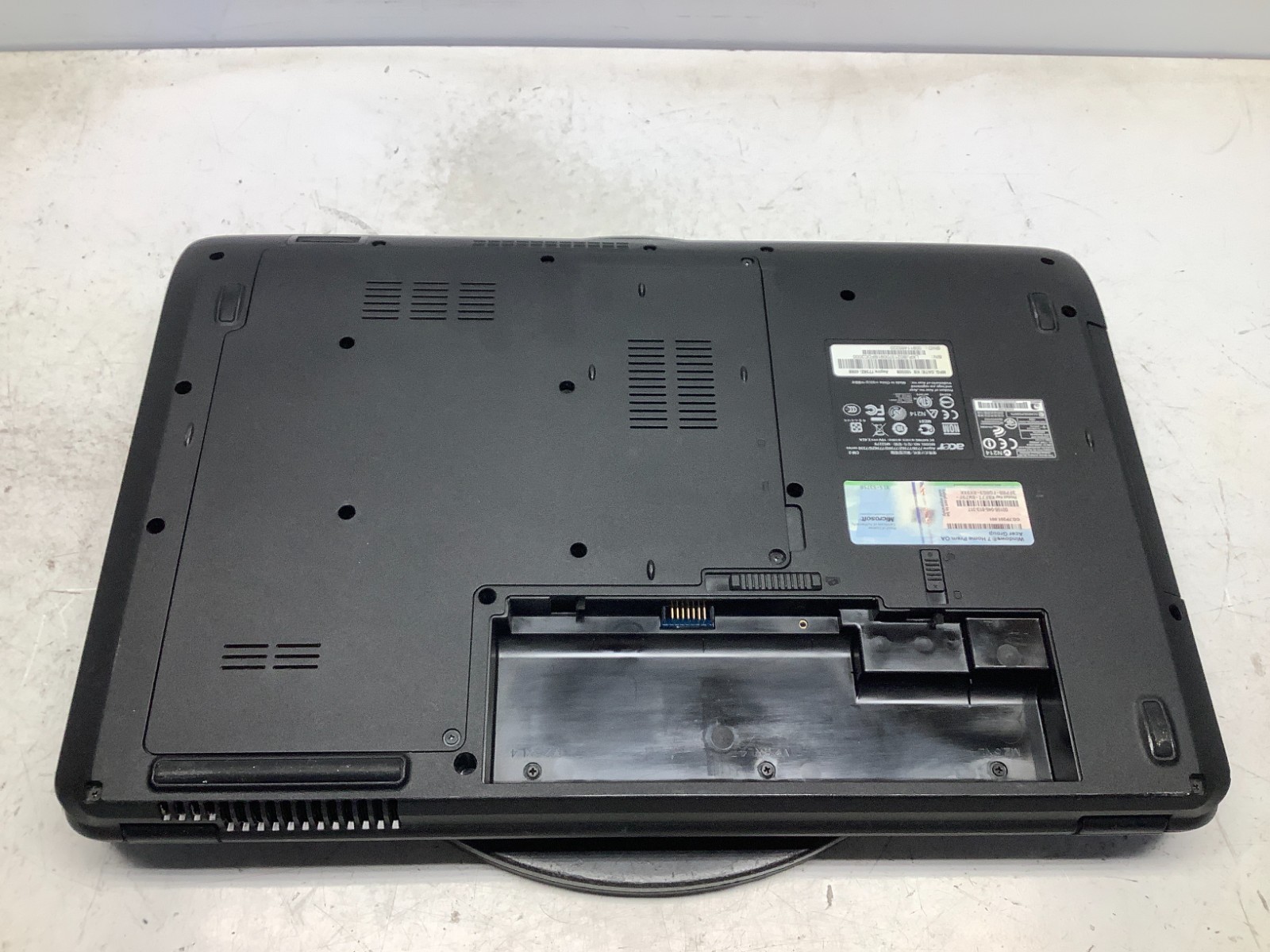 Acer Aspire 7736Z-4088 Intel Pentium Dual-Core T4400 2.2GHz 3 GB NO HDD