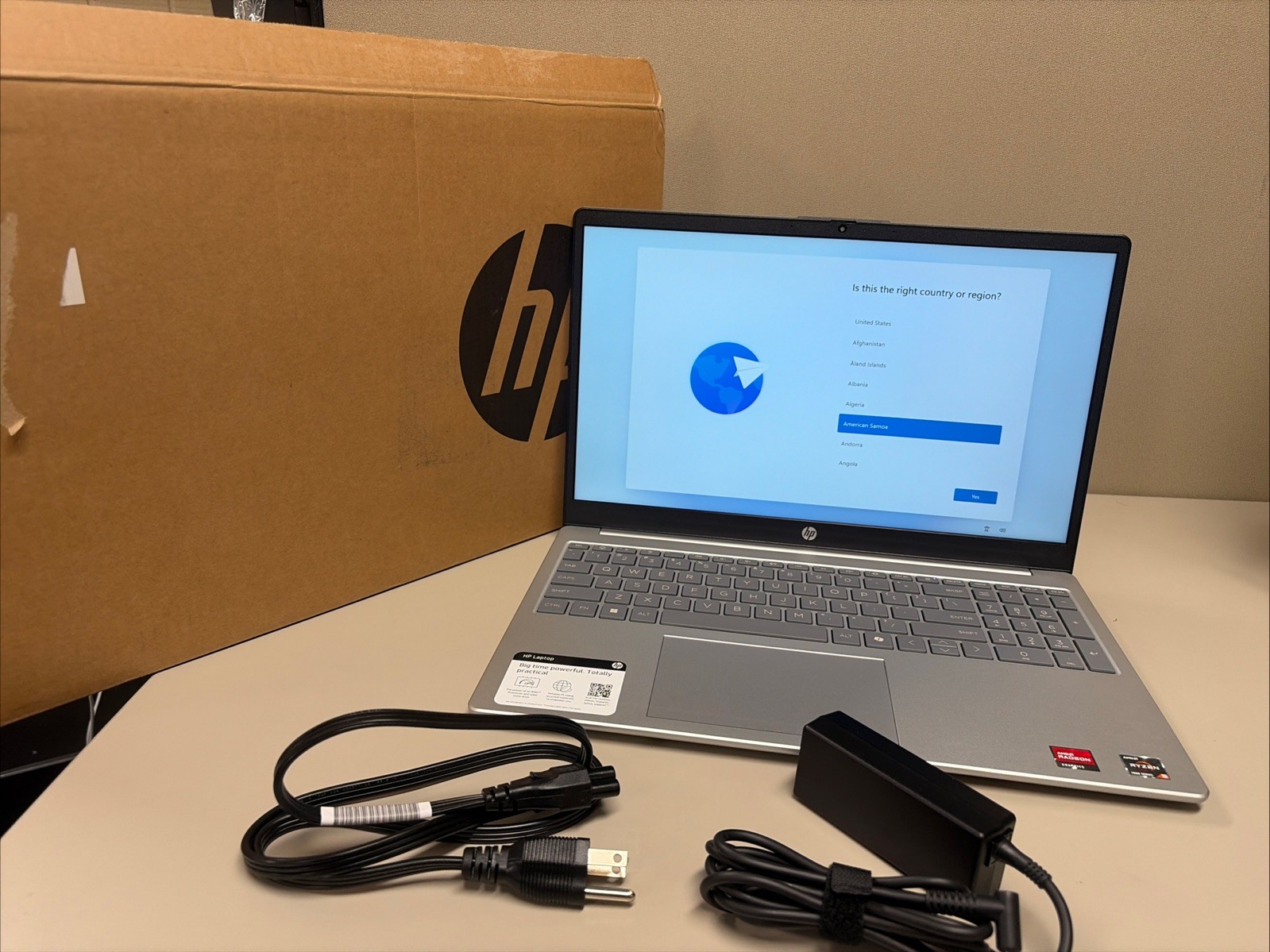 HP – 15.6″ Full HD Touch-Screen Laptop – AMD Ryzen 5 7520U 8GB Memory (Open Box)