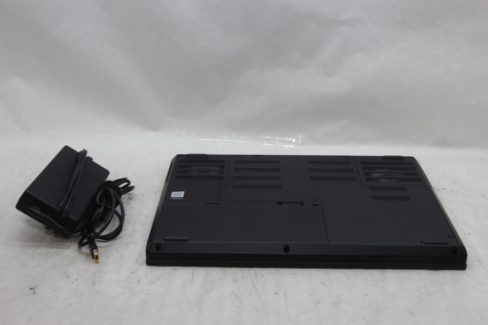 Lenovo TP P52 15.6″ Laptop i7-8750H 16 GB RAM 256 GB SSD Win 11 w/Charger