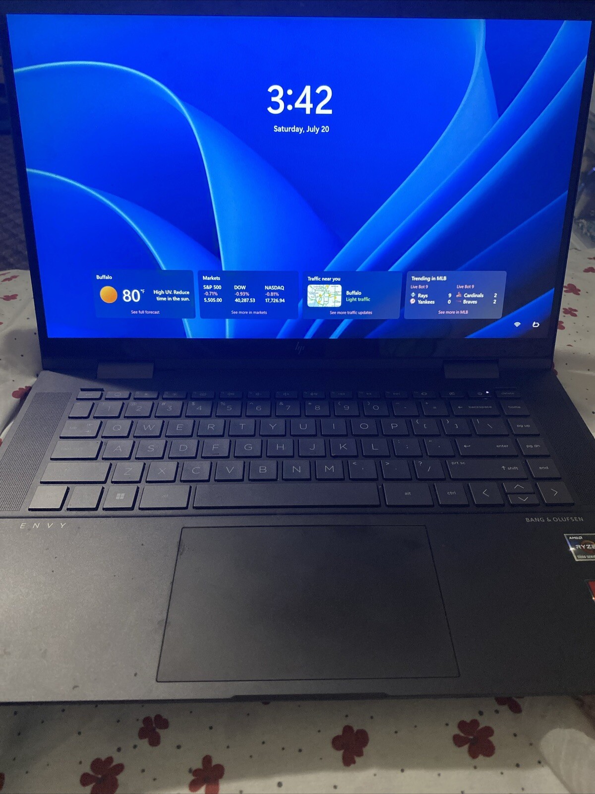 HP ENVY 15-FH0013DX 15.6” (256GB SSD AMD Ryzen 5 7530U 4.5GHz 8GB RAM) 2-In-1