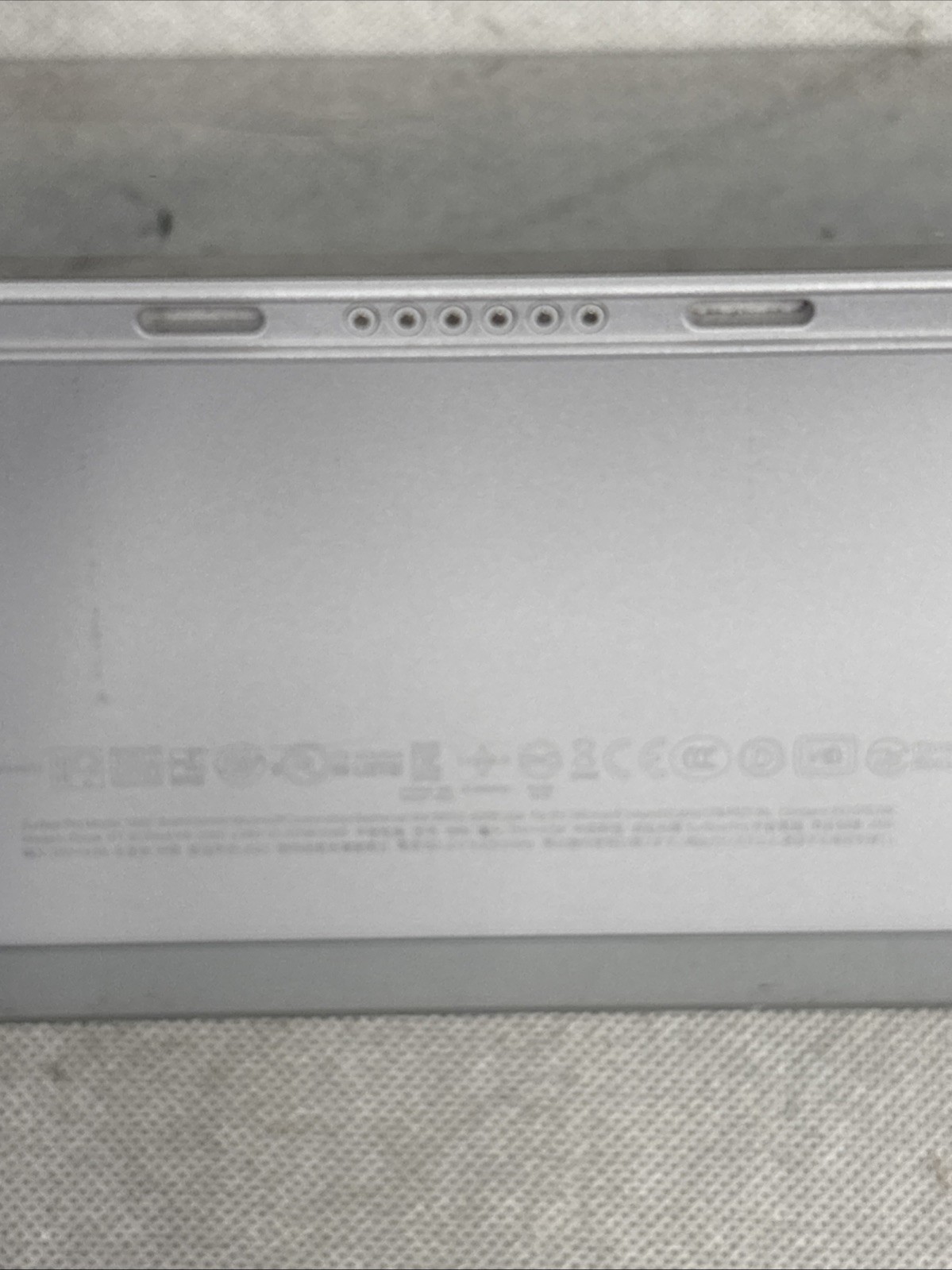 Microsoft Surface Pro 7 (1866) 12.3″ (256GB, Intel i5 10th, 16GB) – *LCD Spot*