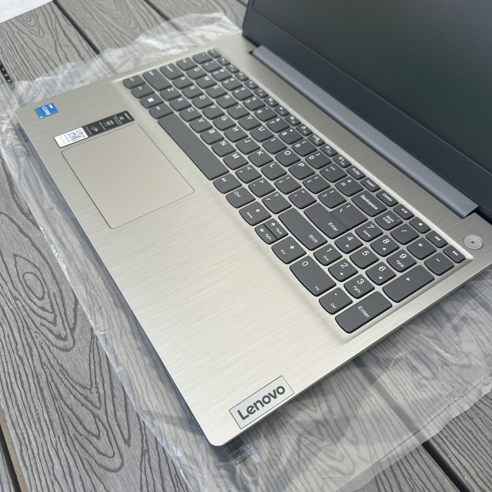 Lenovo IdeaPad 3 15.6″, 256GB SSD, Intel Core i3 11th 3.0 GHz, 8GB Ram, Laptop