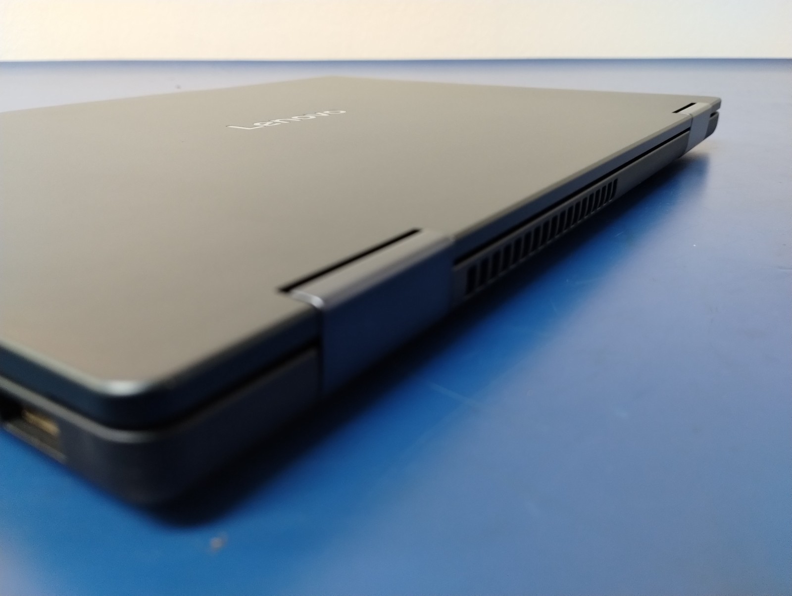 Lenovo IdeaPad 5 2-in-1 14AKP10, AMD Ryzen AI 7 350, 16 GB RAM, 1 TB NVMe SSD