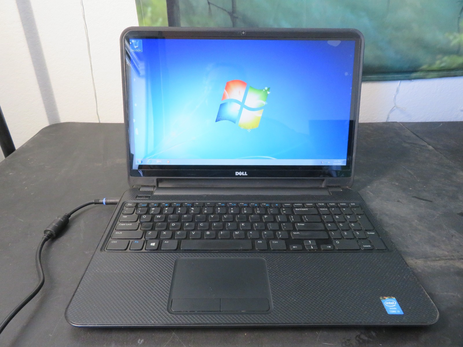 Dell Inspiron 3537 Laptop i3-4010U 1.7GHz 6GB 250GB HDD 7 Pro BAD BATTERY