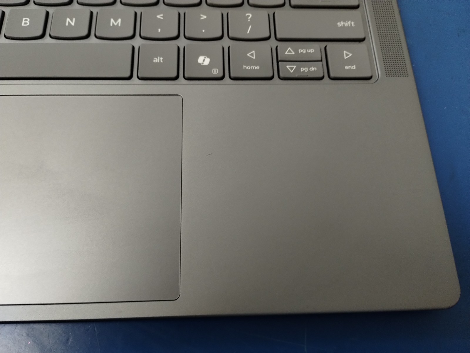 Lenovo Slim 7 14ILL10, Intel Core Ultra 7 258V, 2.20 GHz, 32 GB RAM, 1 TB NVMe