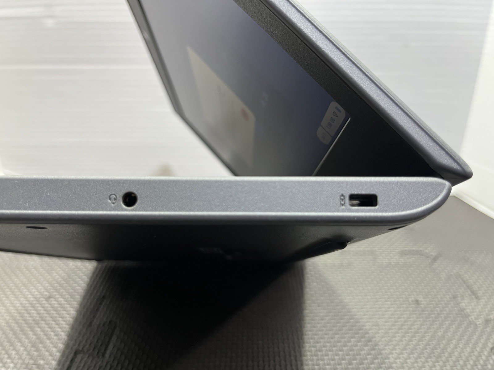 Lenovo Chromebook 100e 2nd Gen 11.6″ 4gb 32GB SSD , Working , No charger