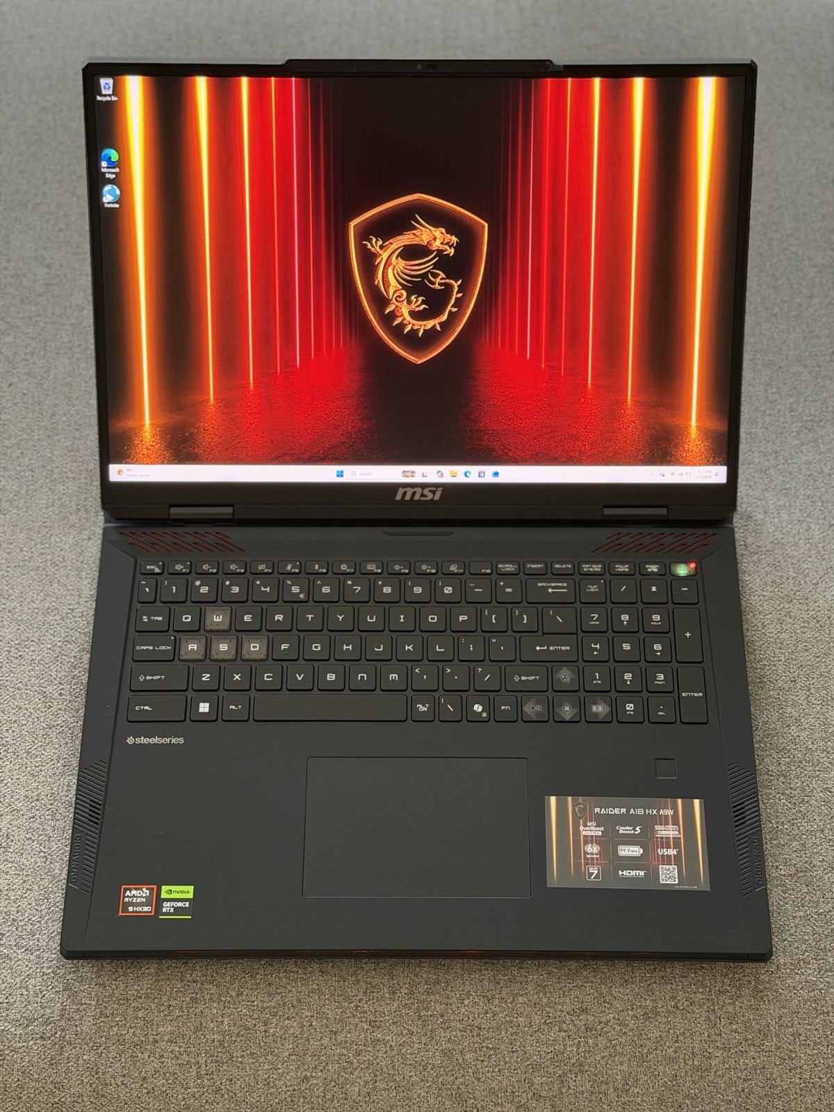 MSI Raider A18 HX 18″ UHD+ AMD Ryzen 9 9955HX3D 32GB DDR5 2TB SSD RTX 5080 W11P