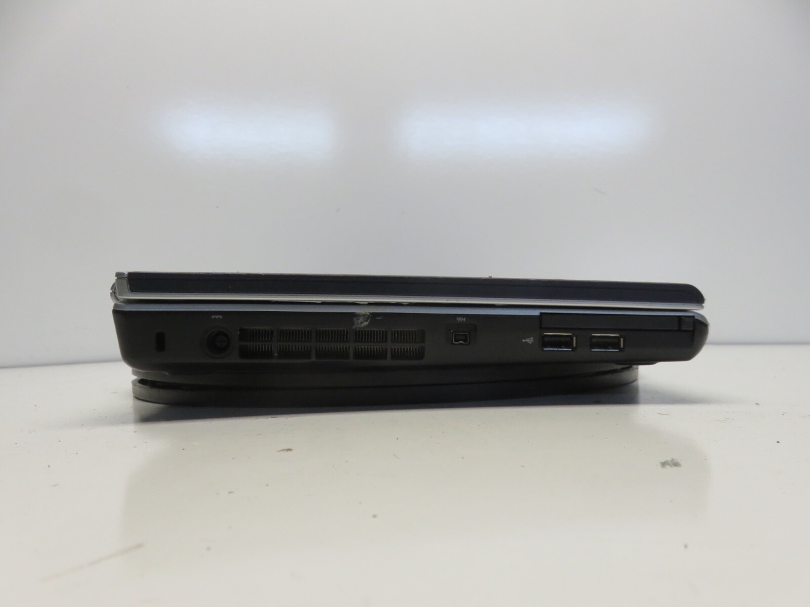 Dell Inspiron 1420 Intel Core 2 Duo 06FD 1.83GHz 3 GB NO HDD No Batt