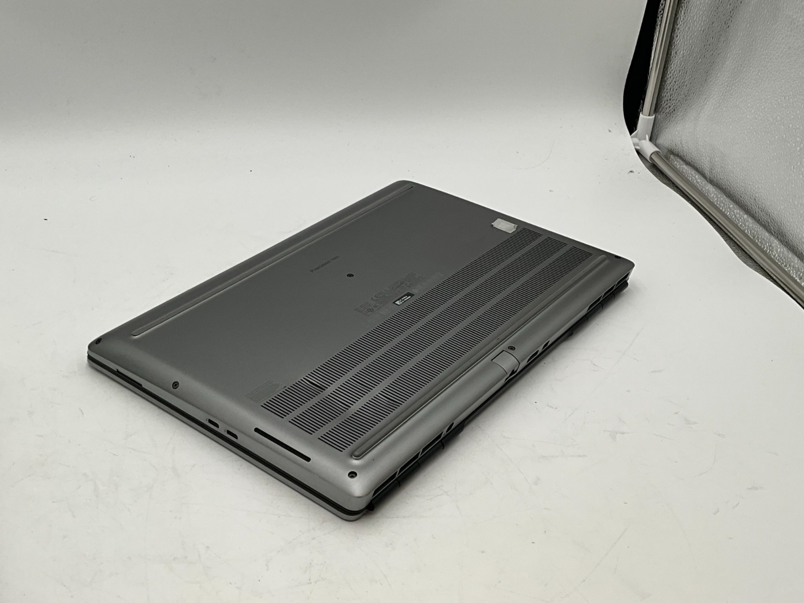 DELL Precision 7560 i7-11850H 2.50 64GB 1tb T1200 15.6″ WIN11 laptop 22YR2J3