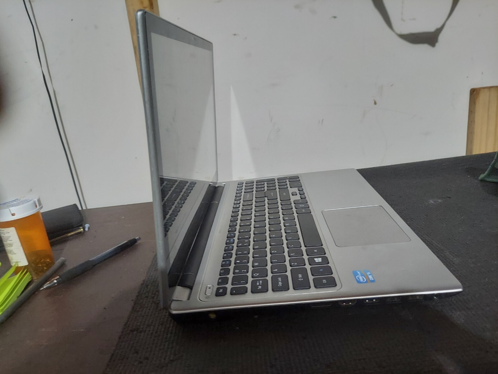 Acer Aspire v5-571P, i5 touch 6 GB RAM, 500 GB HDD Win 10