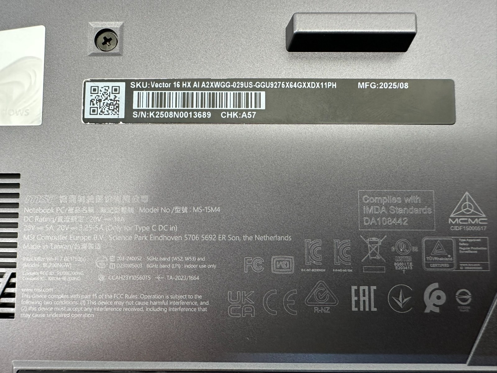 MSI Vector 16 Core Ultra 9 64GB x 4TB SSD RTX 5070