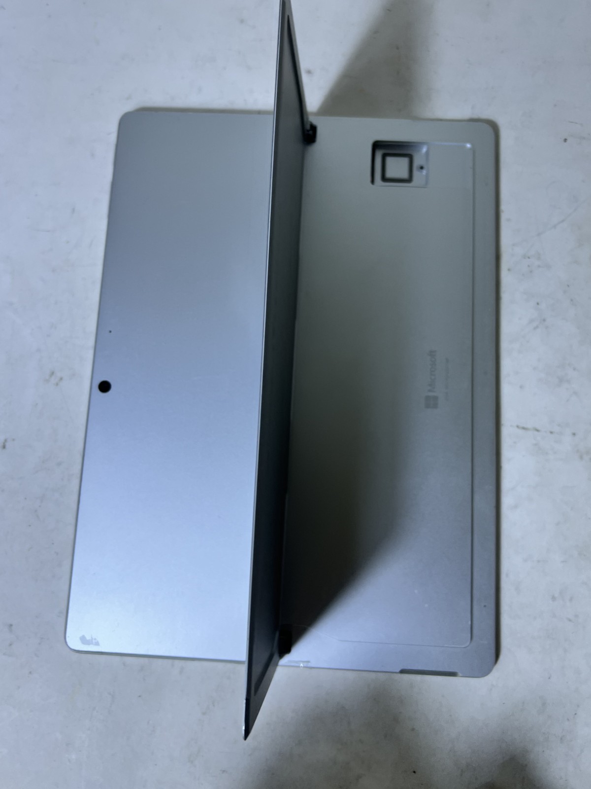 Microsoft Surface Pro 9 13″ i5-1235U 8GB RAM 2038 As-Is No Screen – No SSD READ!