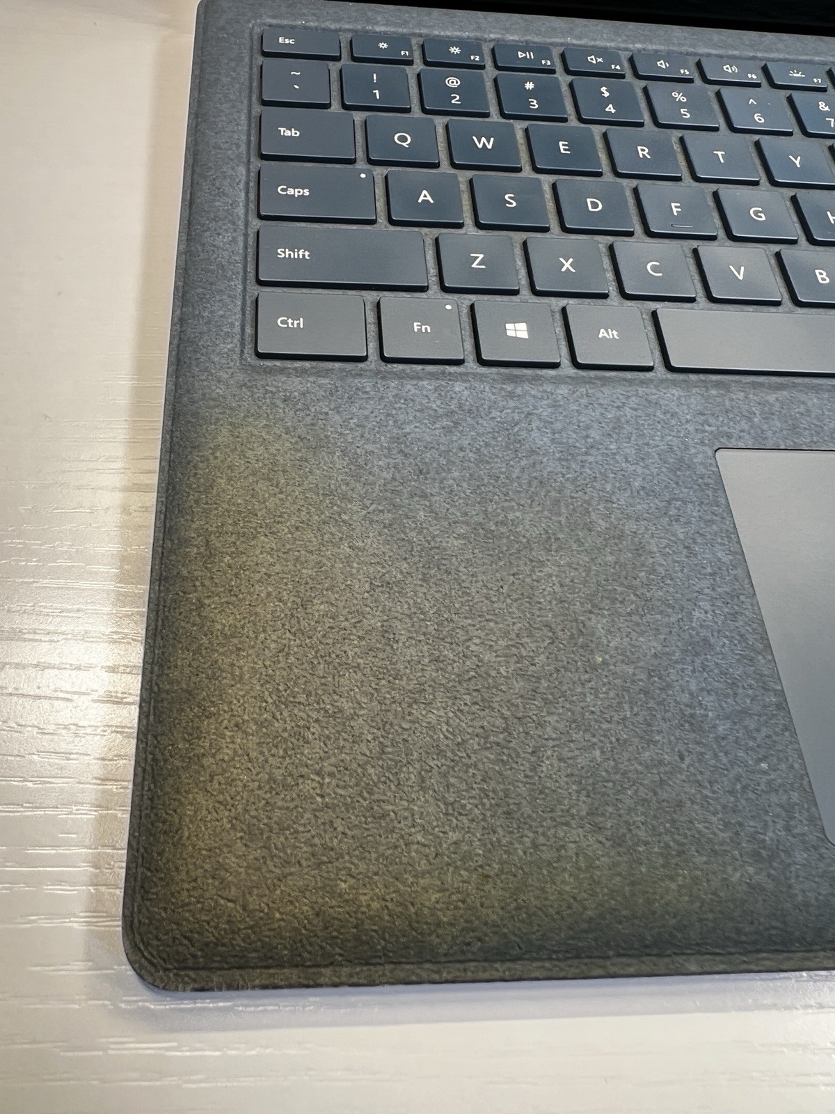 Microsoft Surface laptop 2 13.5″ (256GB, Intel Core i5 8th Gen. 1.60 GHz, 8 GB)