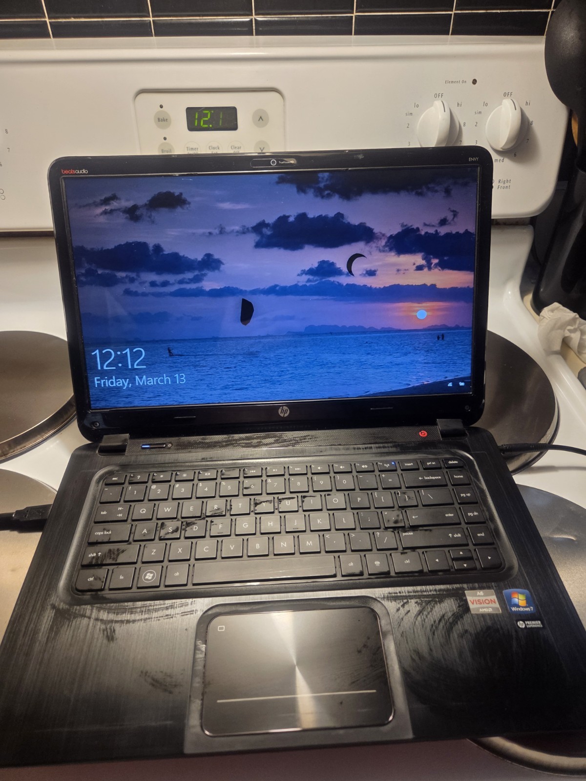 HP Envy 6-1014nr AMD A6-4455M 16GB RAM 512GB SSD 15.6″ Radeon HD 7500G Black/Red