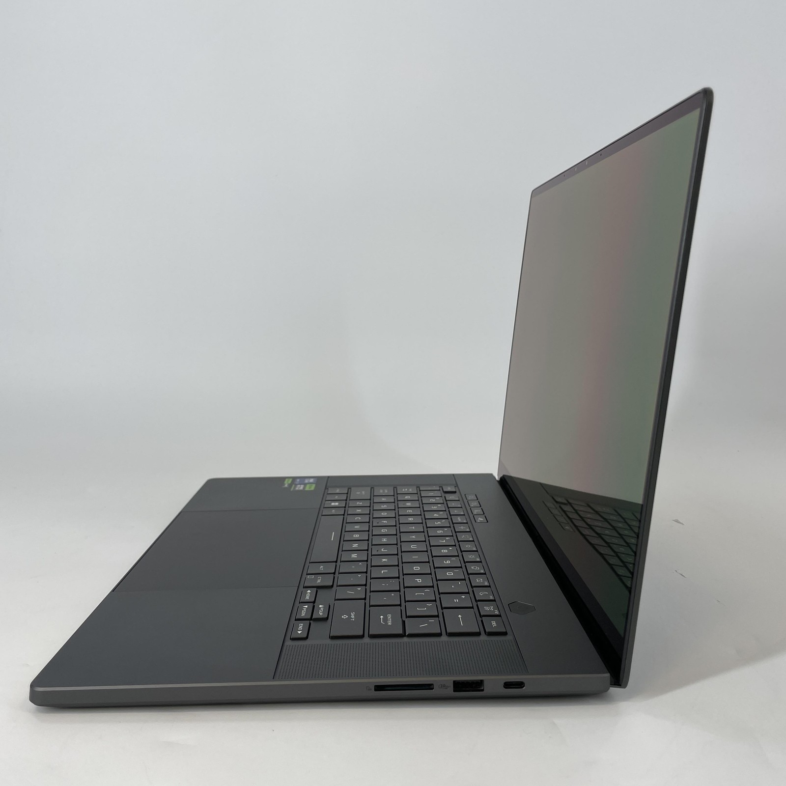 Asus ROG Zephyrus G16 GU605 240Hz QHD+ 2.5GHz Ultra 9 185H 32GB 4TB SSD RTX 4090