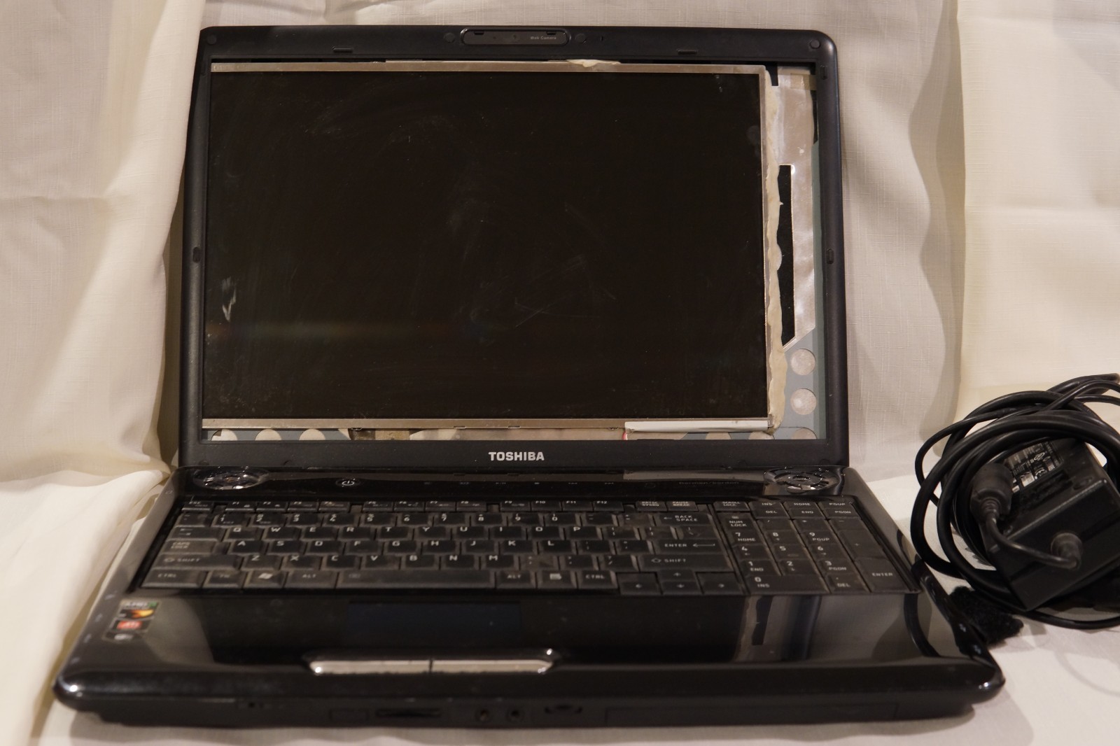 Lot of Laptops for parts. MacBook A1181, Toshiba P300D, Clevo W650SH