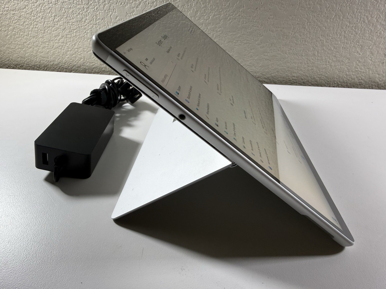 Microsoft Surface Pro 8 (1982) i5-1145G7 – 16GB RAM – 256GB 120Hz – Win 11 Pro
