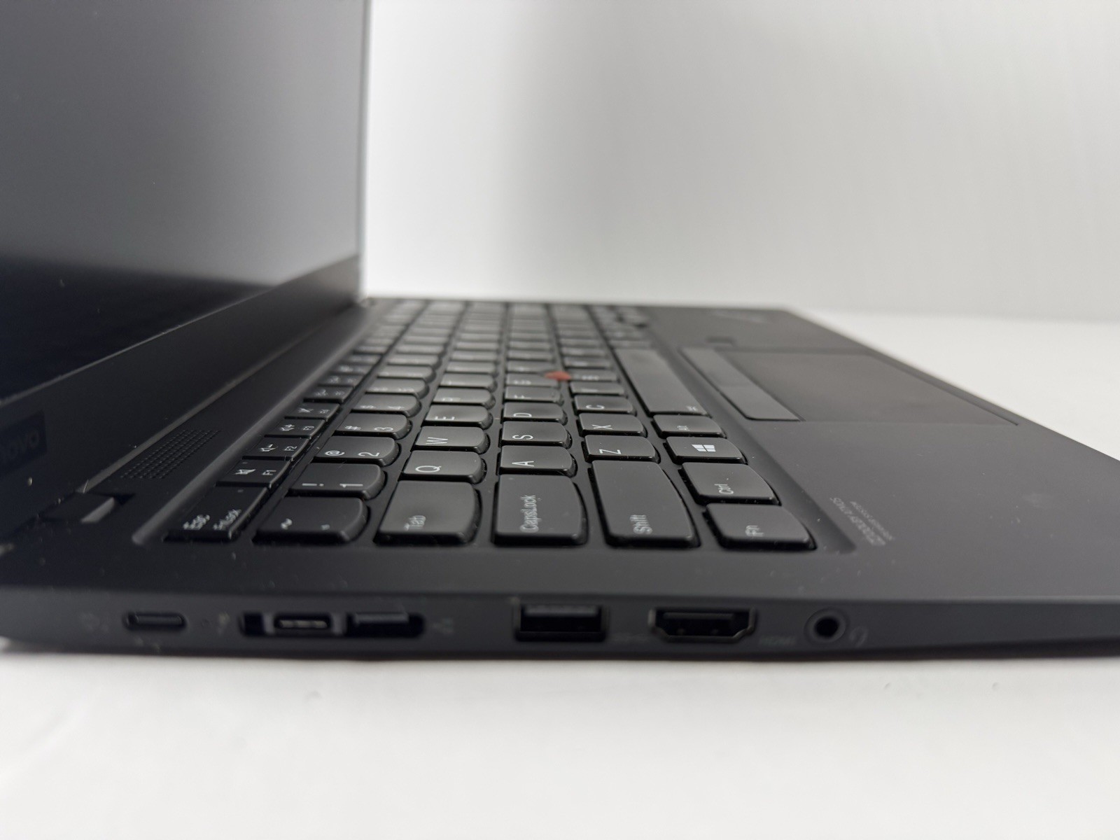 Lenovo ThinkPad X1 Carbon Gen 8 14″ i7-10610U 1.8Ghz 16GB RAM 512GB SSD WIN 11