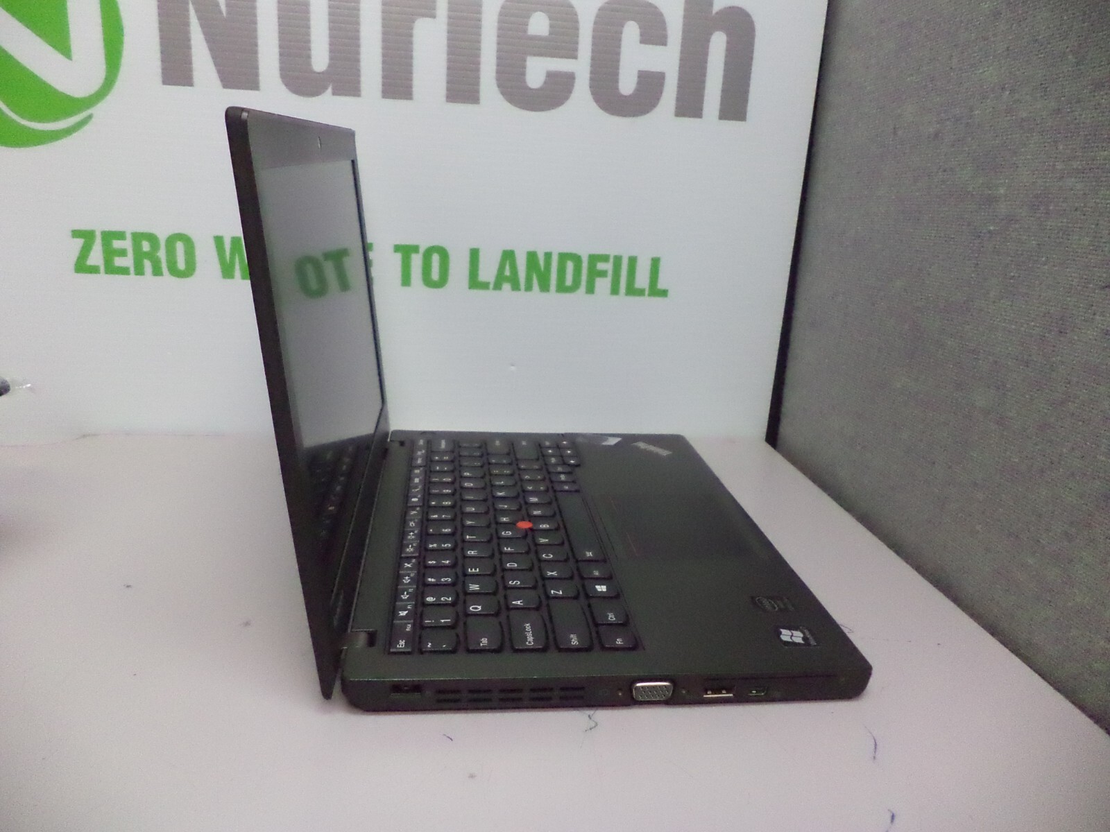 Lenovo ThinkPad X240 12.5″ i7-4600U 2.1GHz 8GB/320GB Webcam Laptop [No OS/AC]