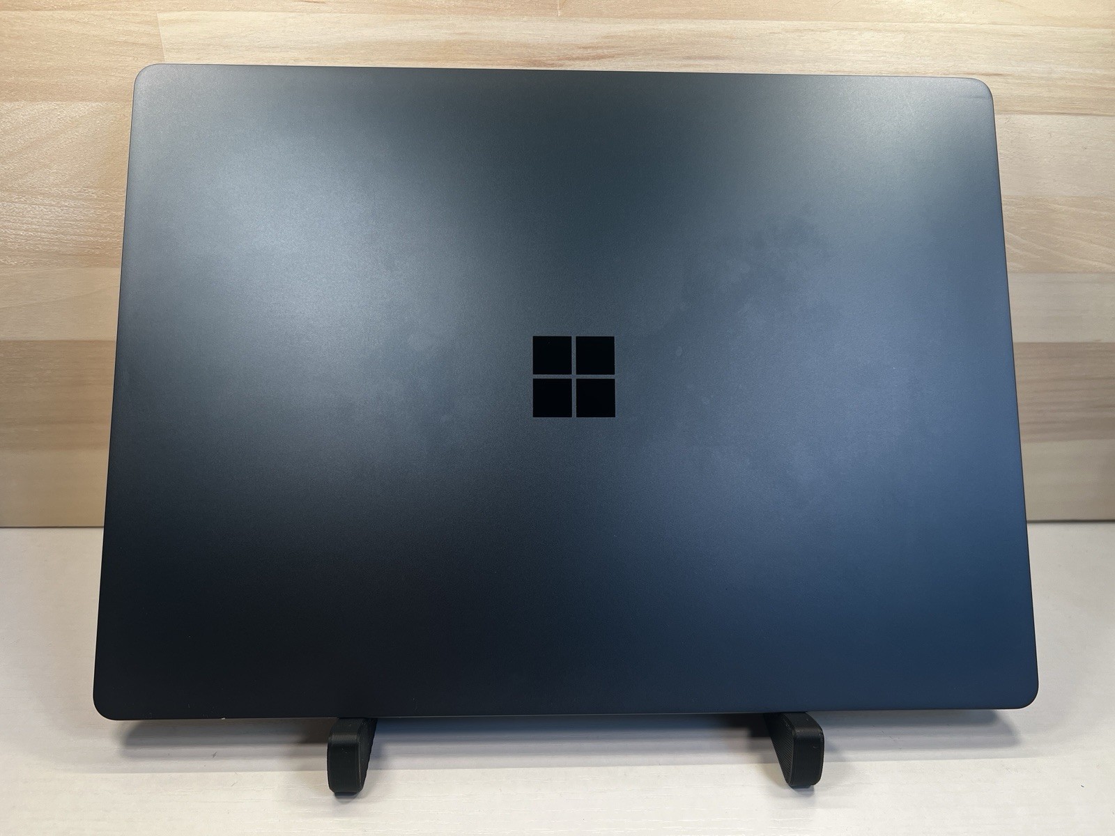 Microsoft Surface laptop 2 13.5″ (256GB, Intel Core i5 8th Gen. 1.60 GHz, 8 GB)