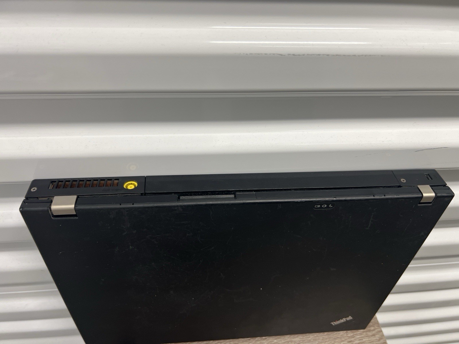 Lenovo ThinkPad T61 Intel Core 2 Duo T7300 2.00GHz No HDD – Parts AS IS