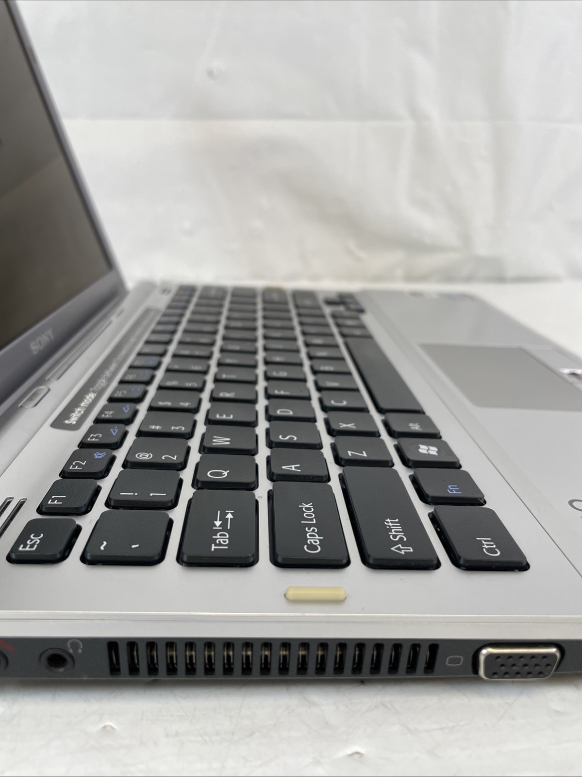 Sony VAIO VGN-SR290 Intel C2D P8400 2.26GHz 4GB RAM 100GB HDD Radeon Win10